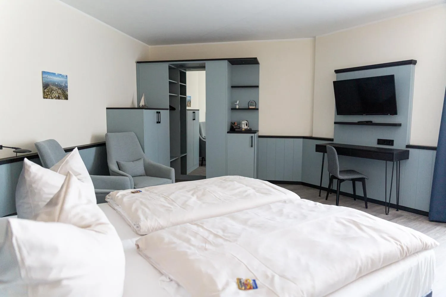 Photo of the whole room, Bed in TIDE Hotel