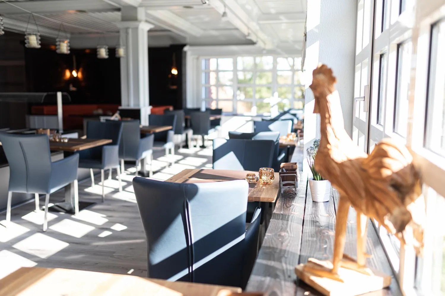 Restaurant/places to eat in TIDE Hotel