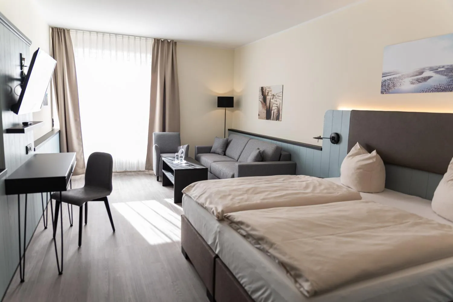 Photo of the whole room, Bed in TIDE Hotel