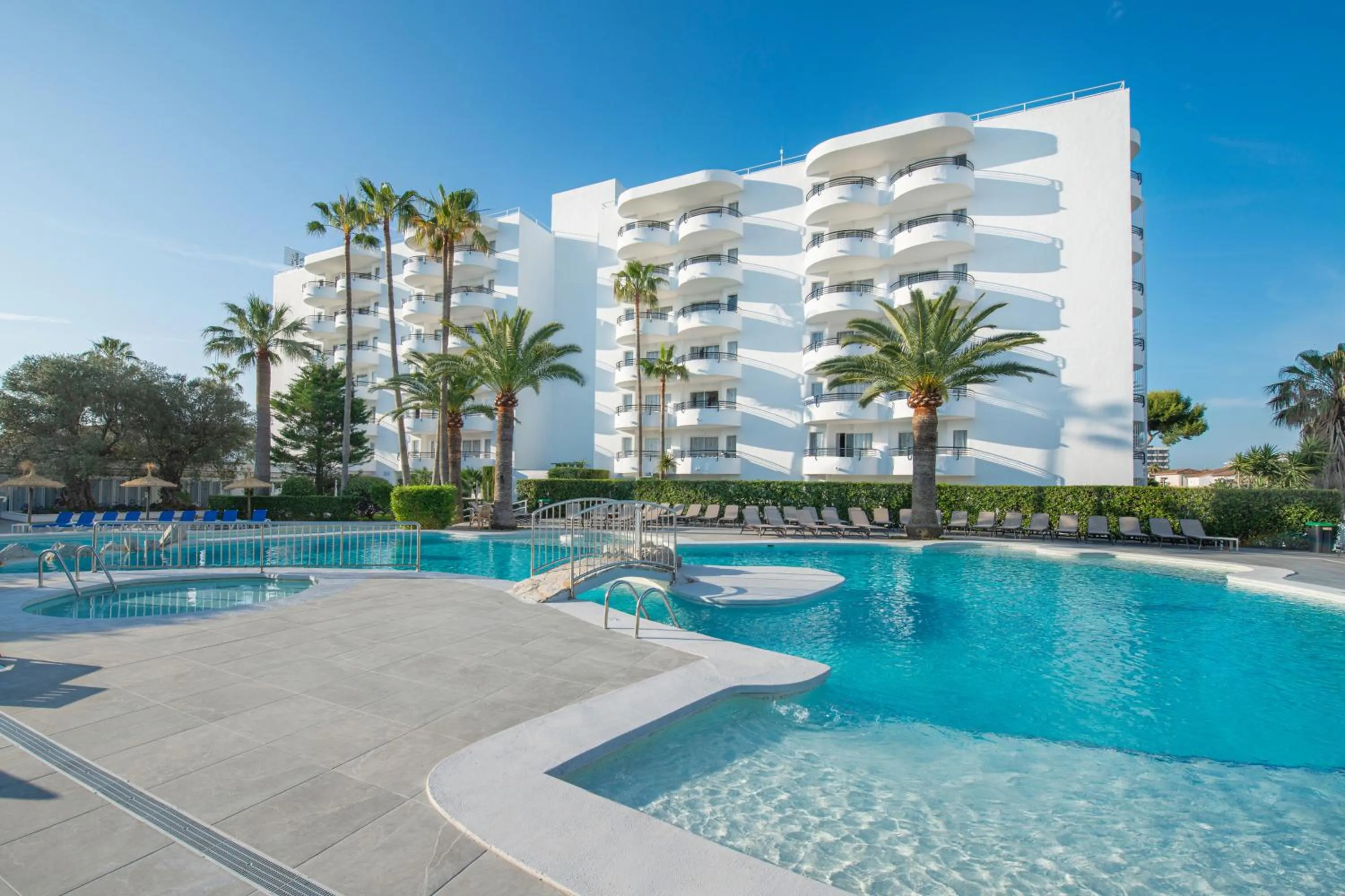 Pool view in Alcudia Beach Apartments