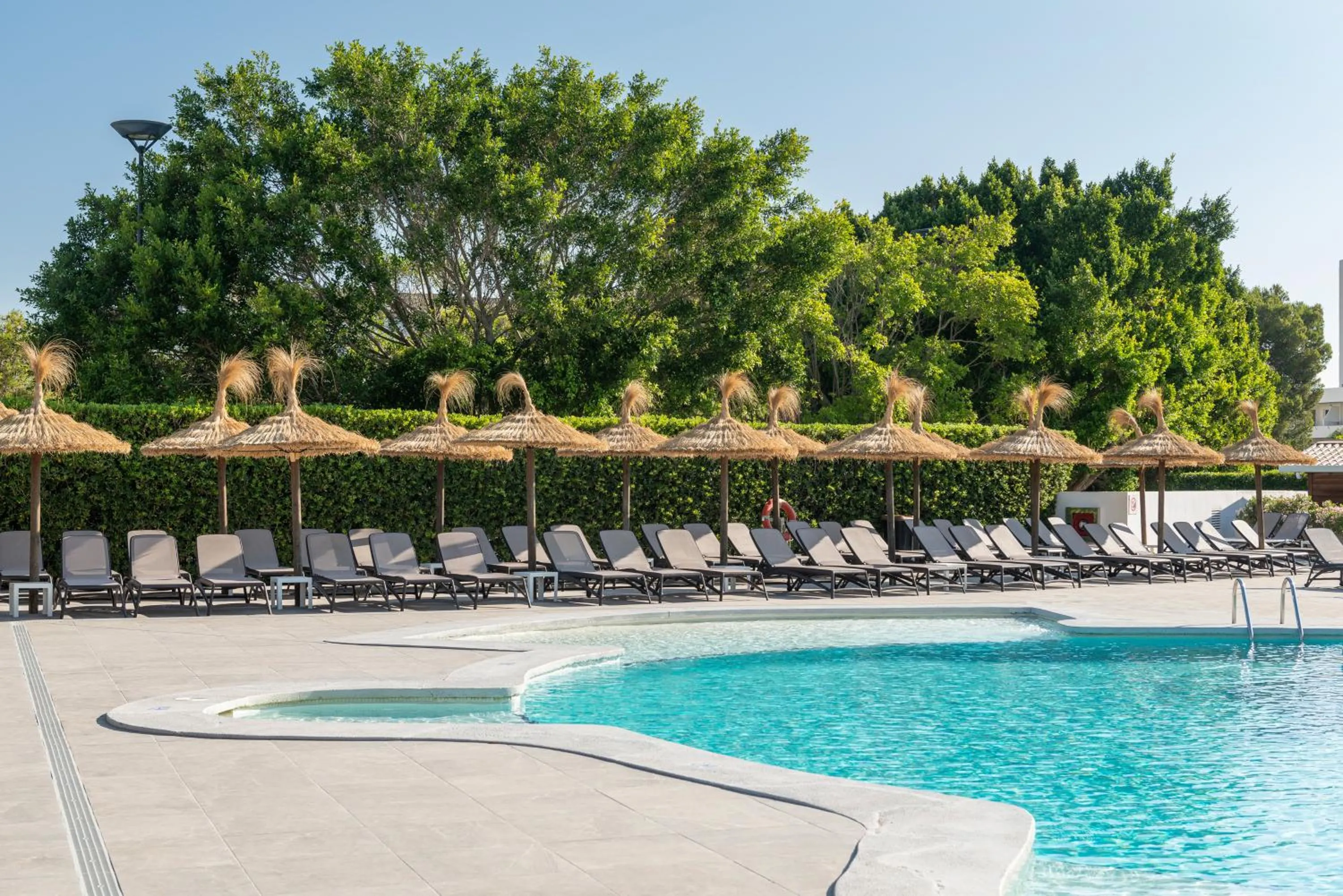 Swimming pool in Alcudia Beach Apartments