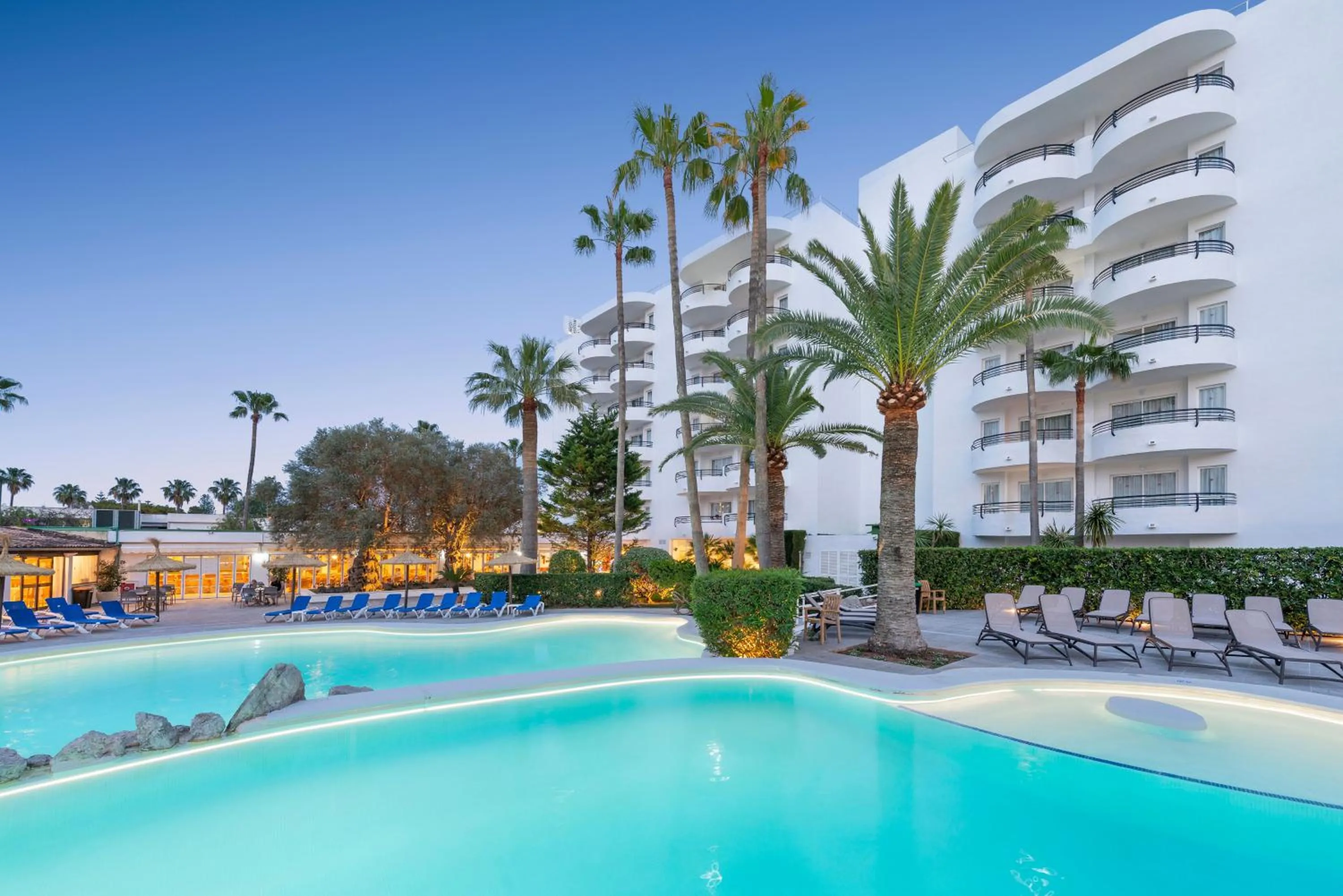 Swimming pool in Alcudia Beach Apartments