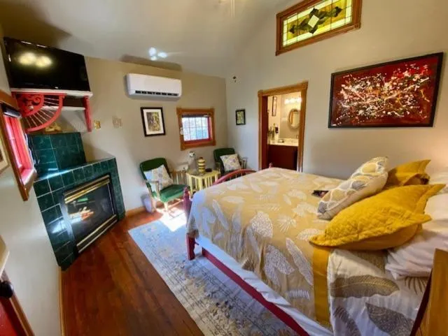 Bed in Rock Cottage Gardens B&B