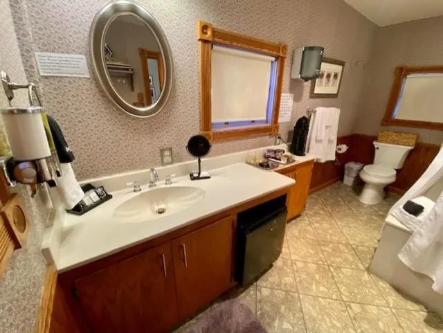 Bathroom in Rock Cottage Gardens B&B