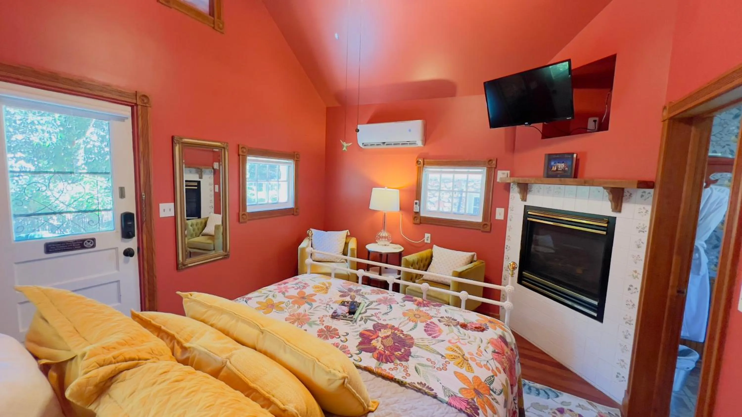 Bed in Rock Cottage Gardens B&B