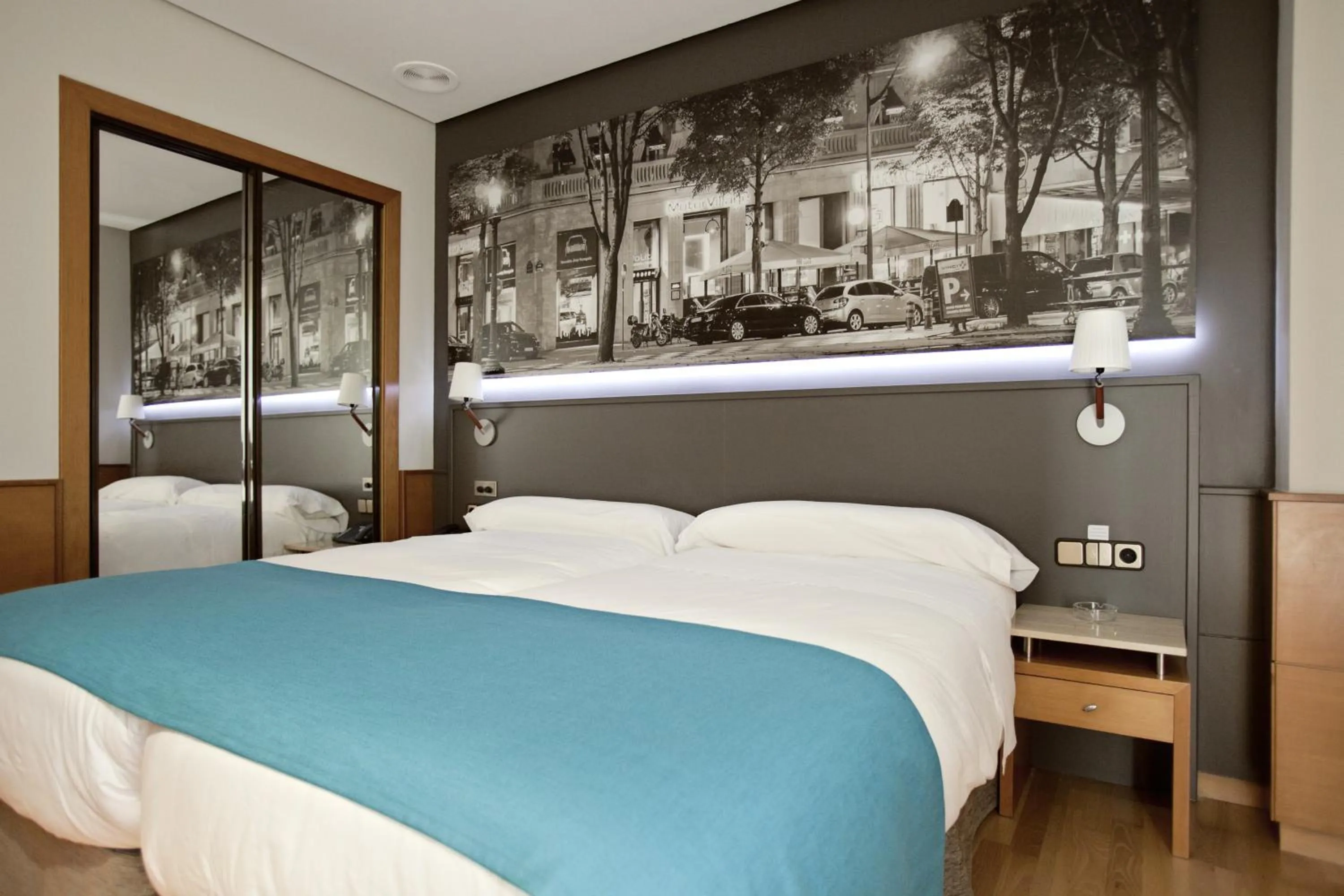 Bedroom, Bed in Don Carlos