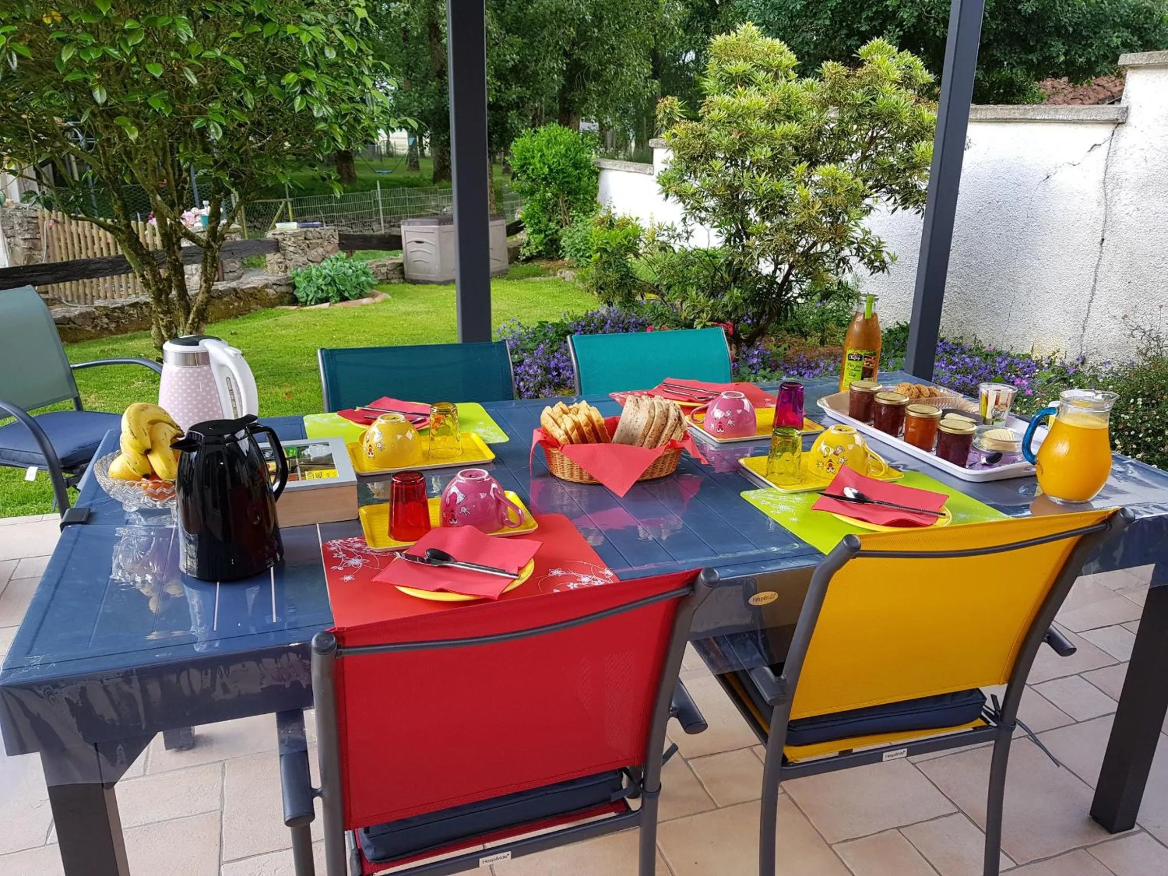 Patio in Chambre d'Hôtes le Gachignard