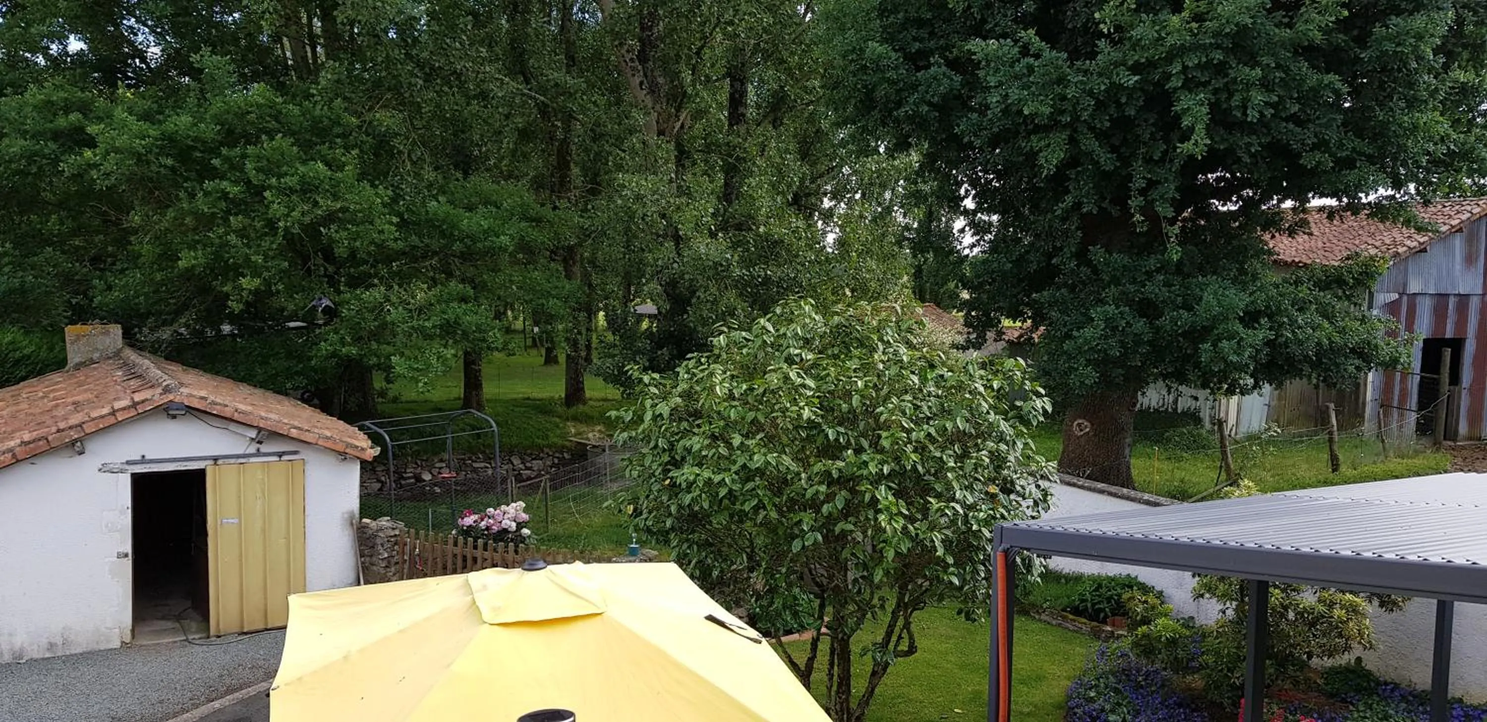 Garden view in Chambre d'Hôtes le Gachignard