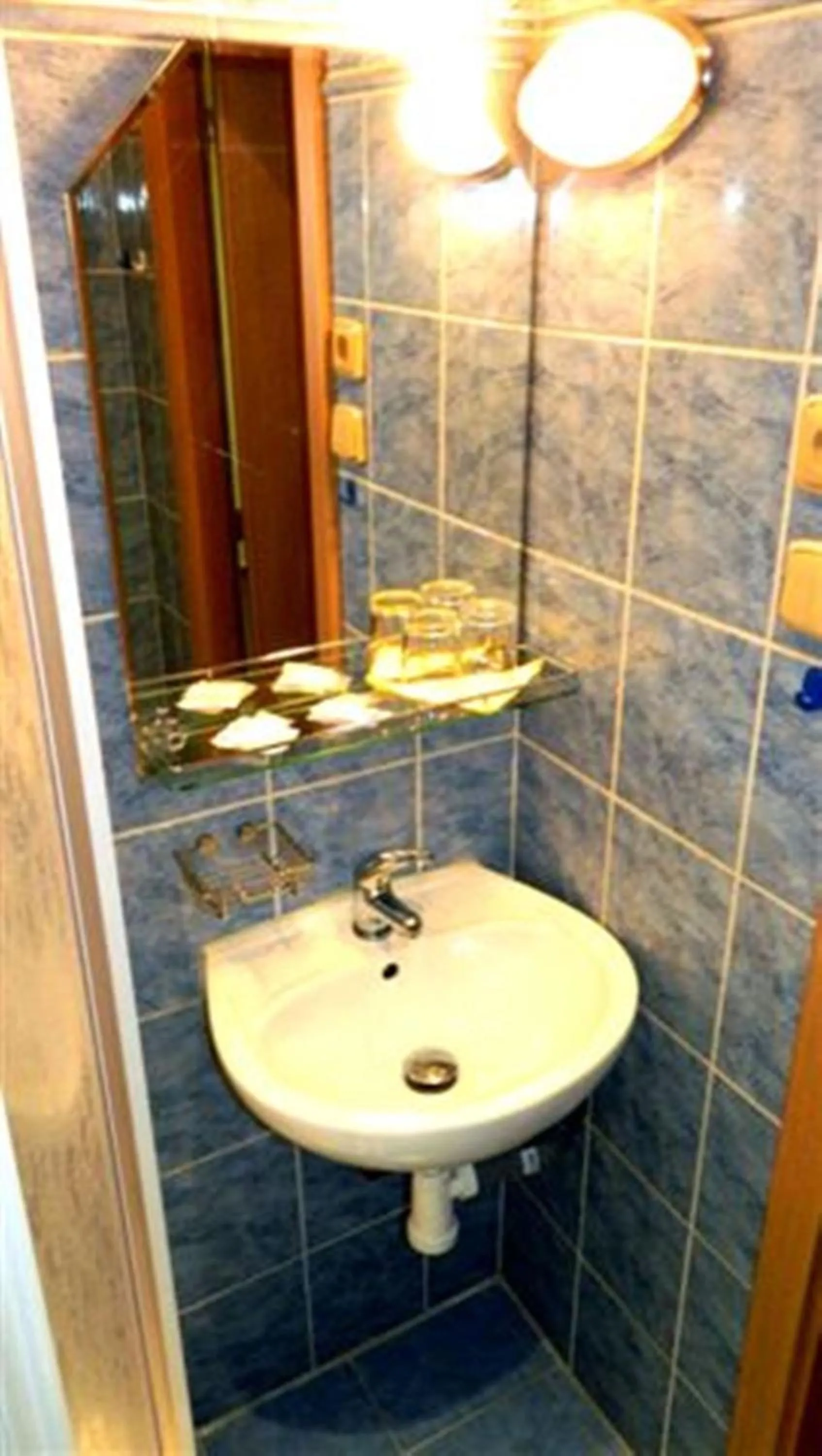 Shower in Hotel Maria