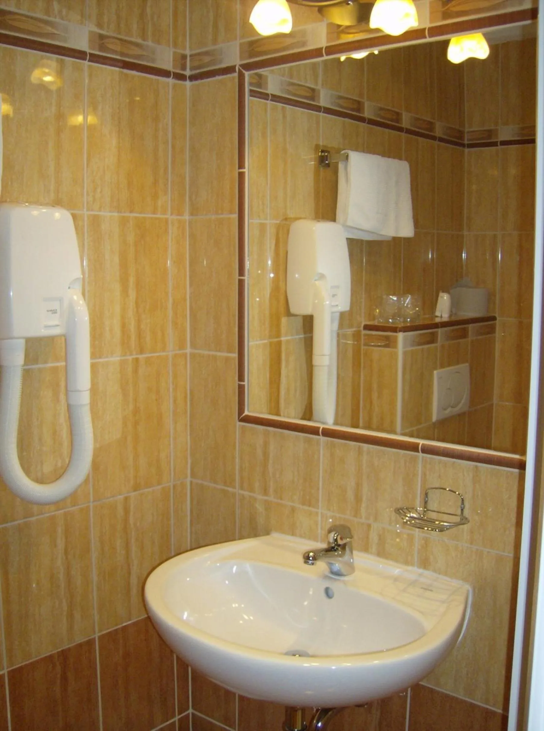 Shower in Hotel Maria