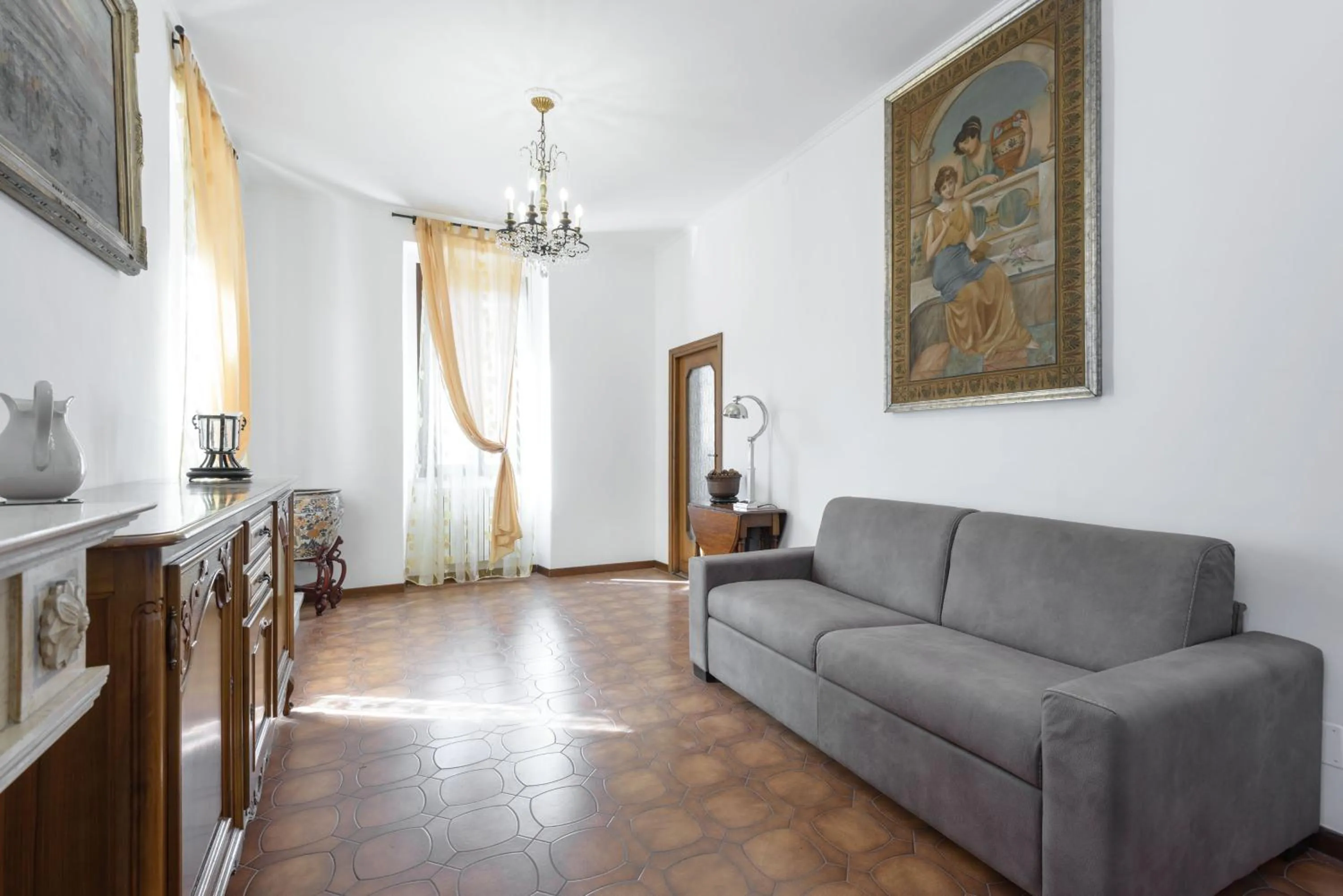 Communal lounge/ TV room in Cornelia Penthouse