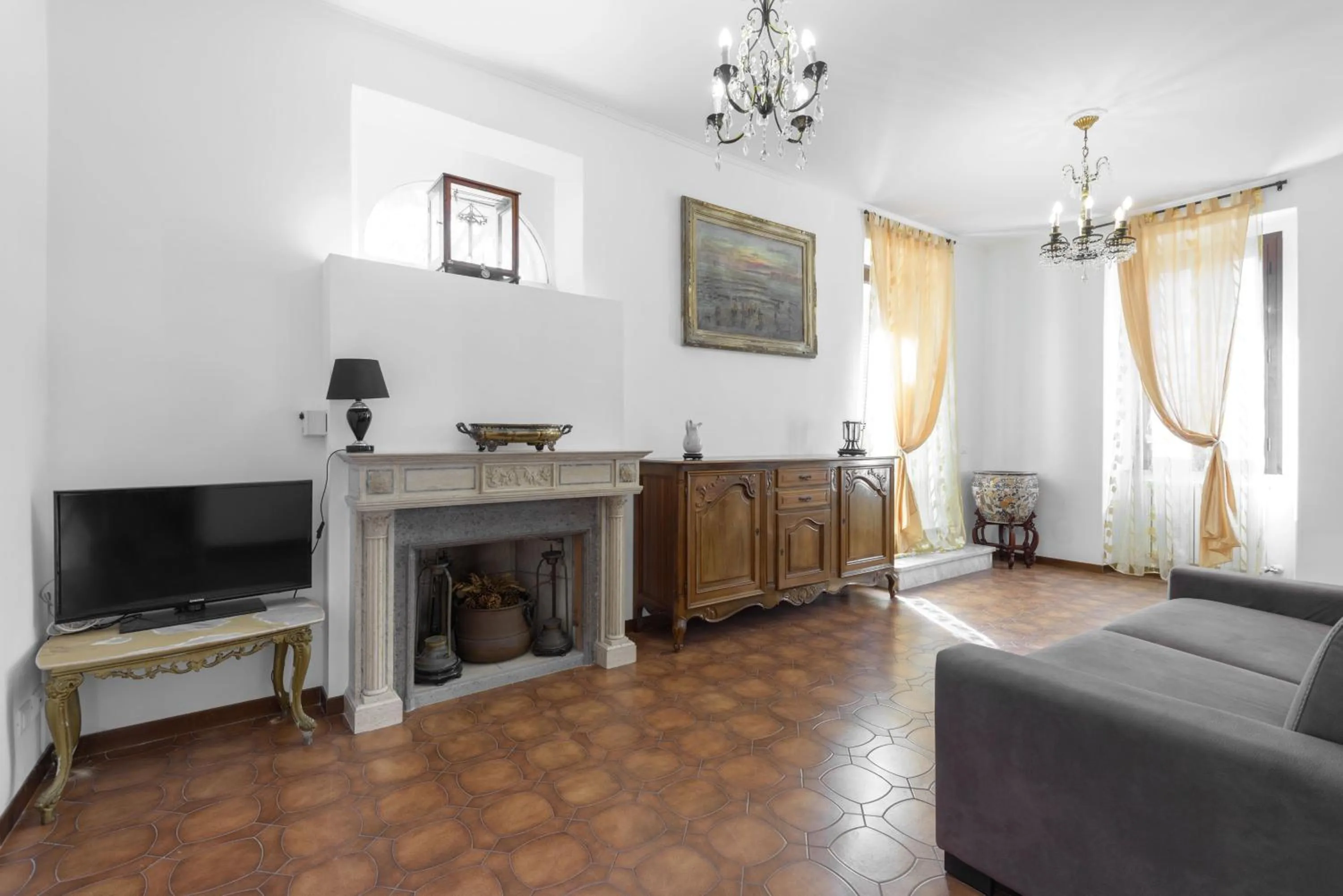 Communal lounge/ TV room in Cornelia Penthouse