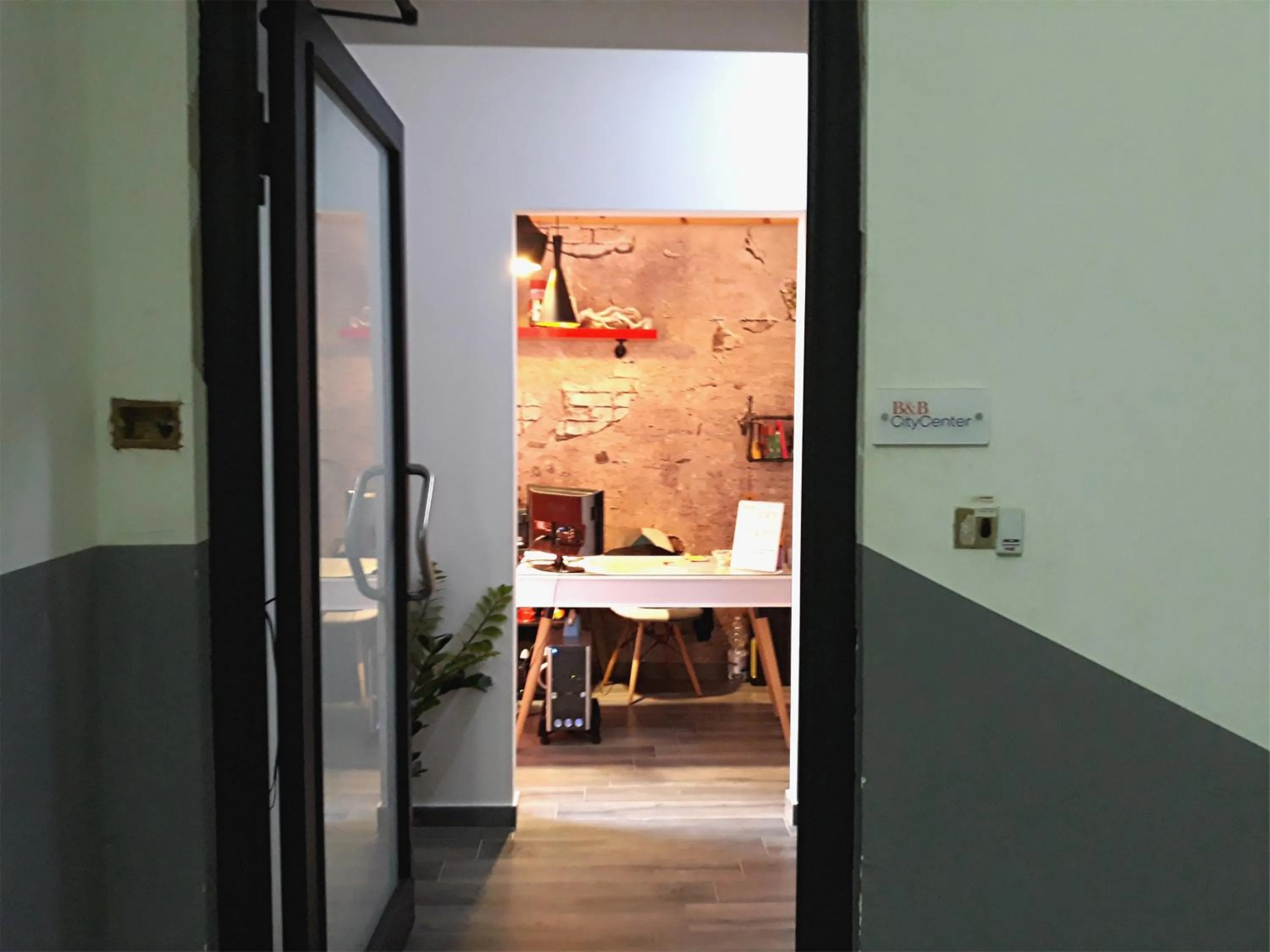 Facade/entrance in B&B City Center