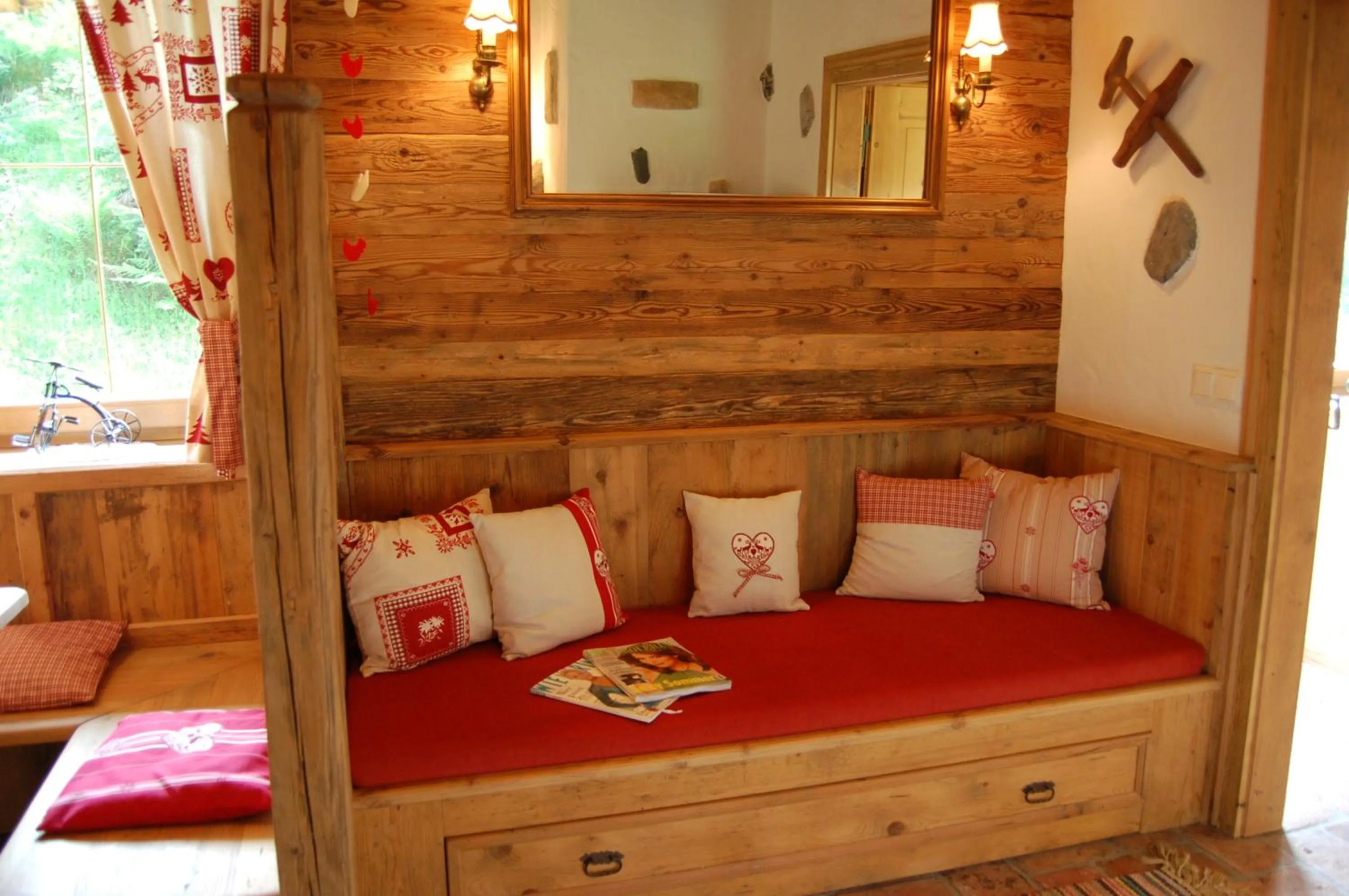 Bedroom, Bed in Hotel Schweizerhof