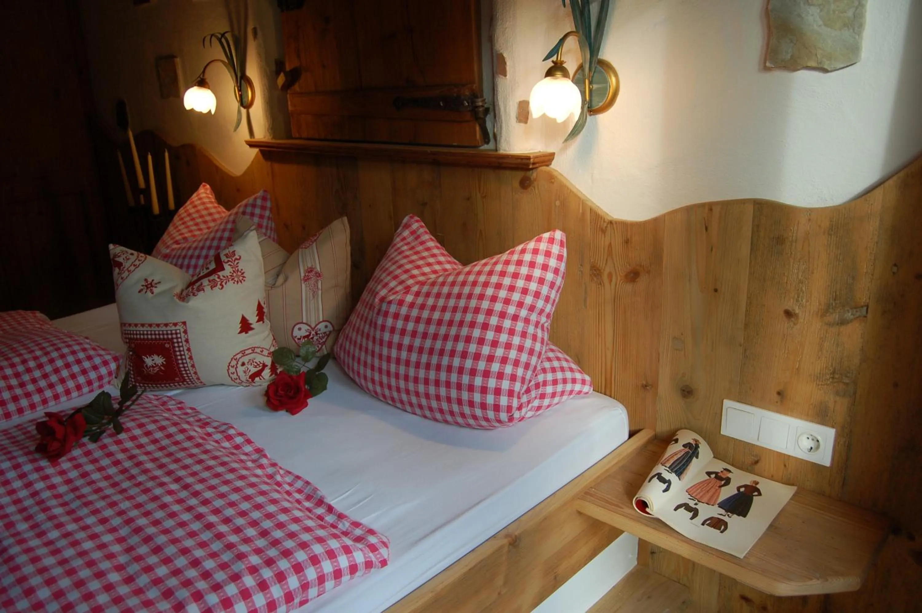 Bedroom, Bed in Hotel Schweizerhof