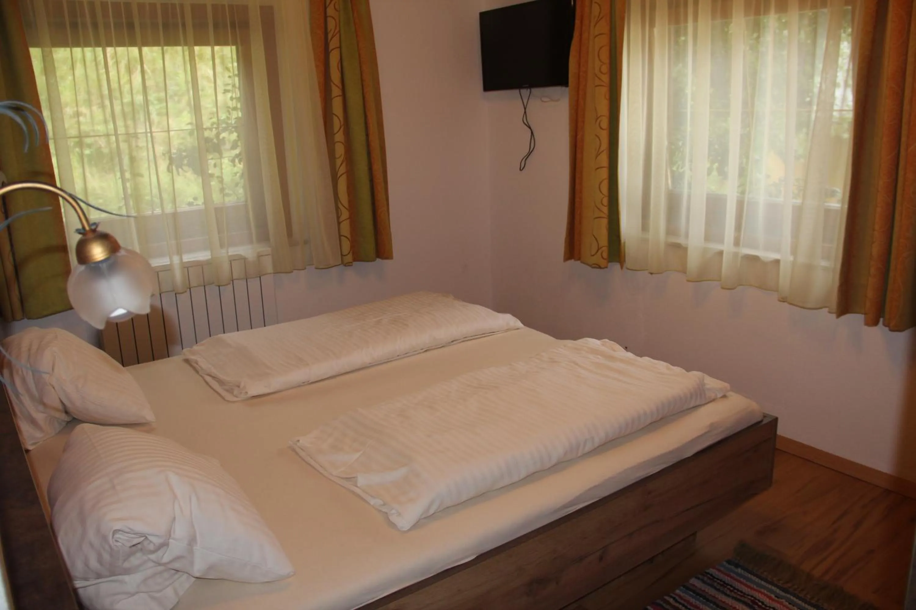 Bed in Hotel Schweizerhof