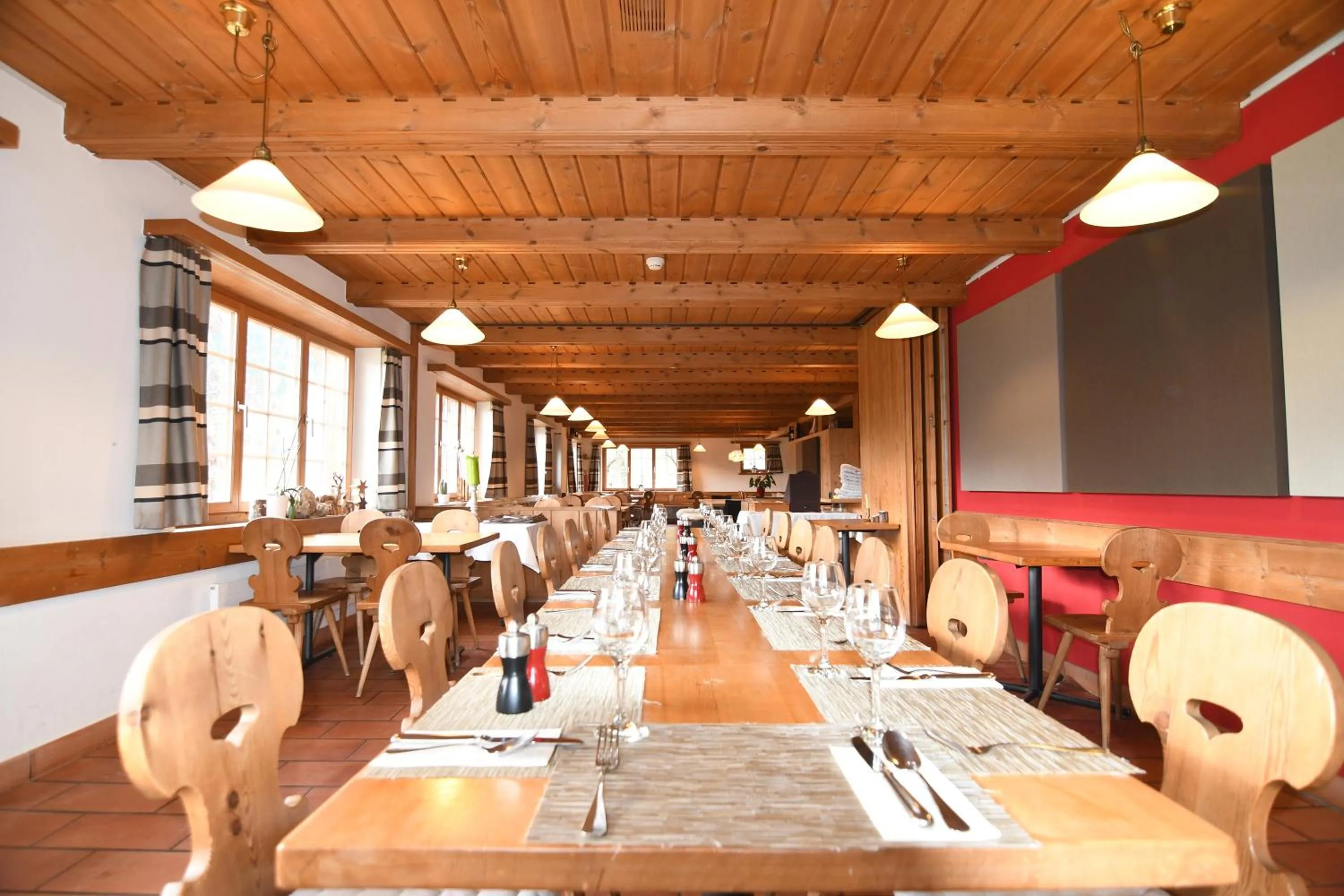 Restaurant/places to eat in Hotel Ucliva