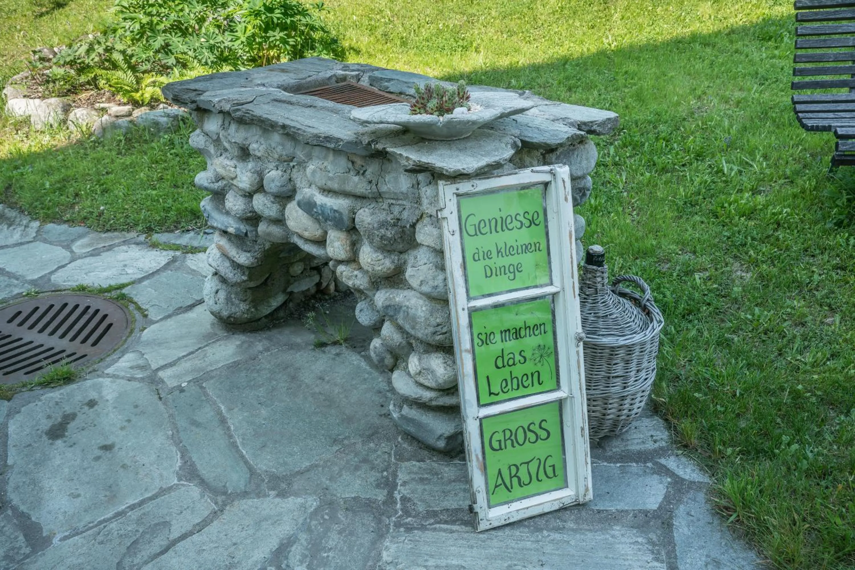 Decorative detail in Hotel Ucliva