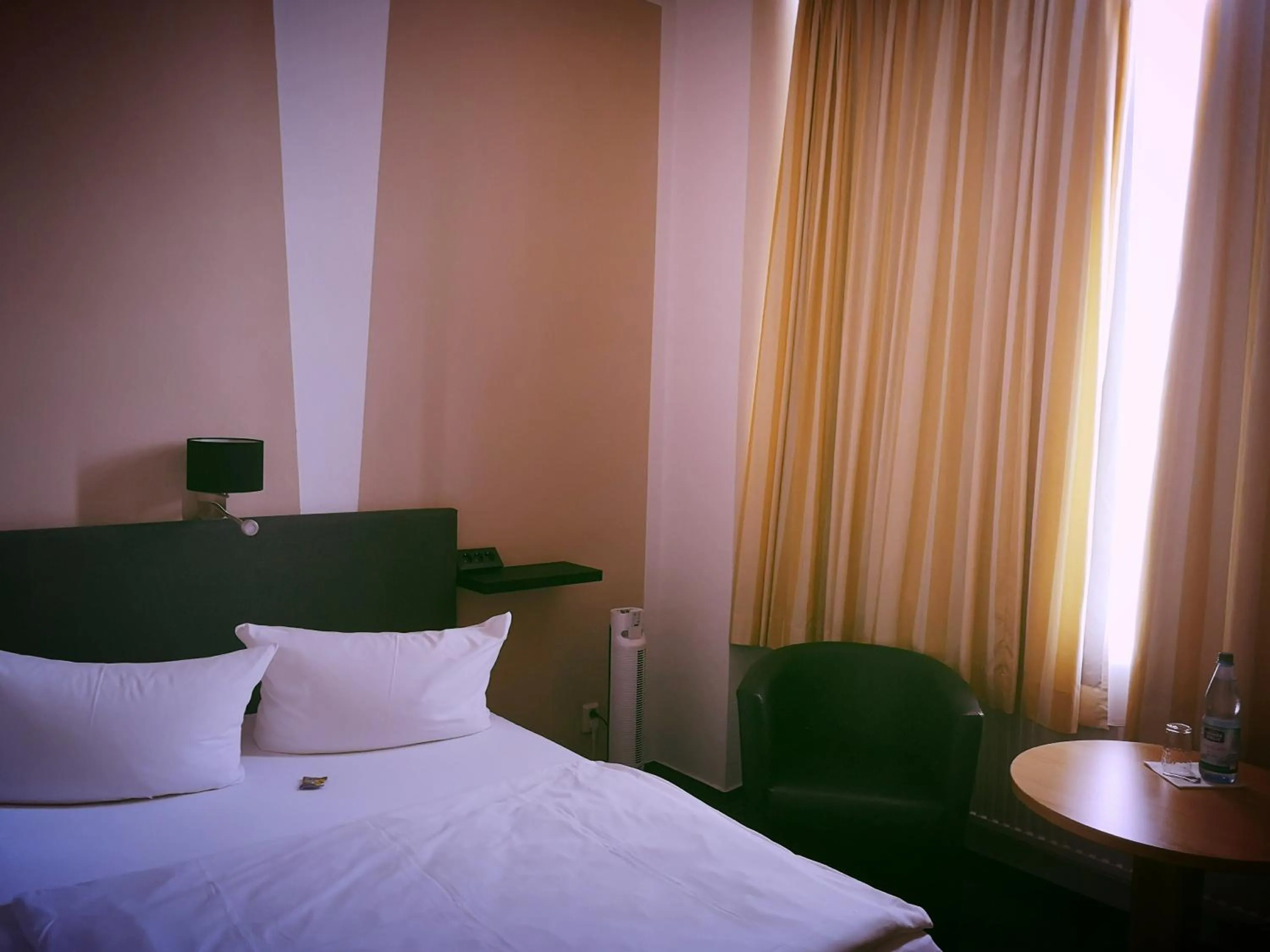 Photo of the whole room, Bed in Hotel Zur Alten Druckerei