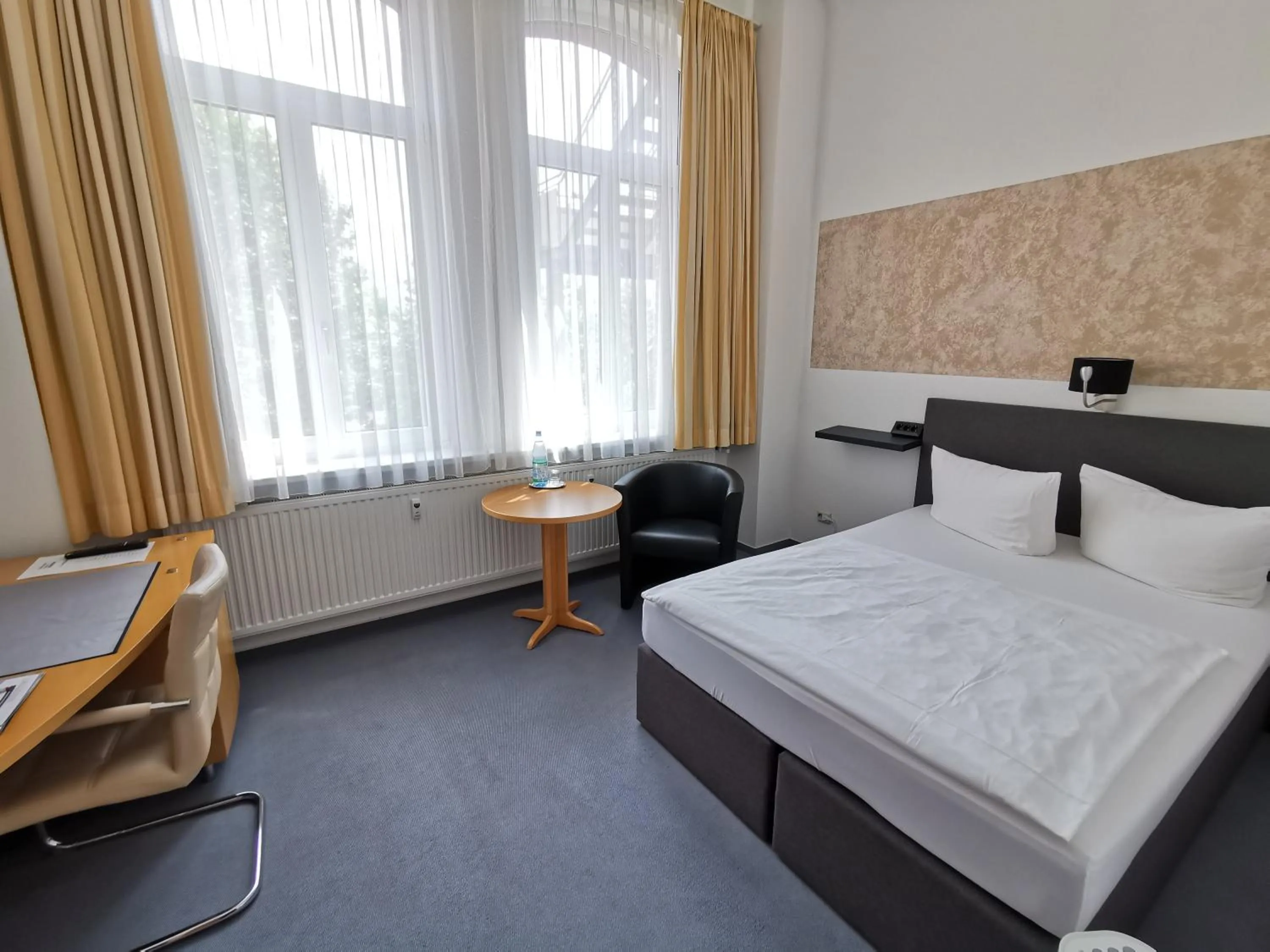Photo of the whole room, Bed in Hotel Zur Alten Druckerei