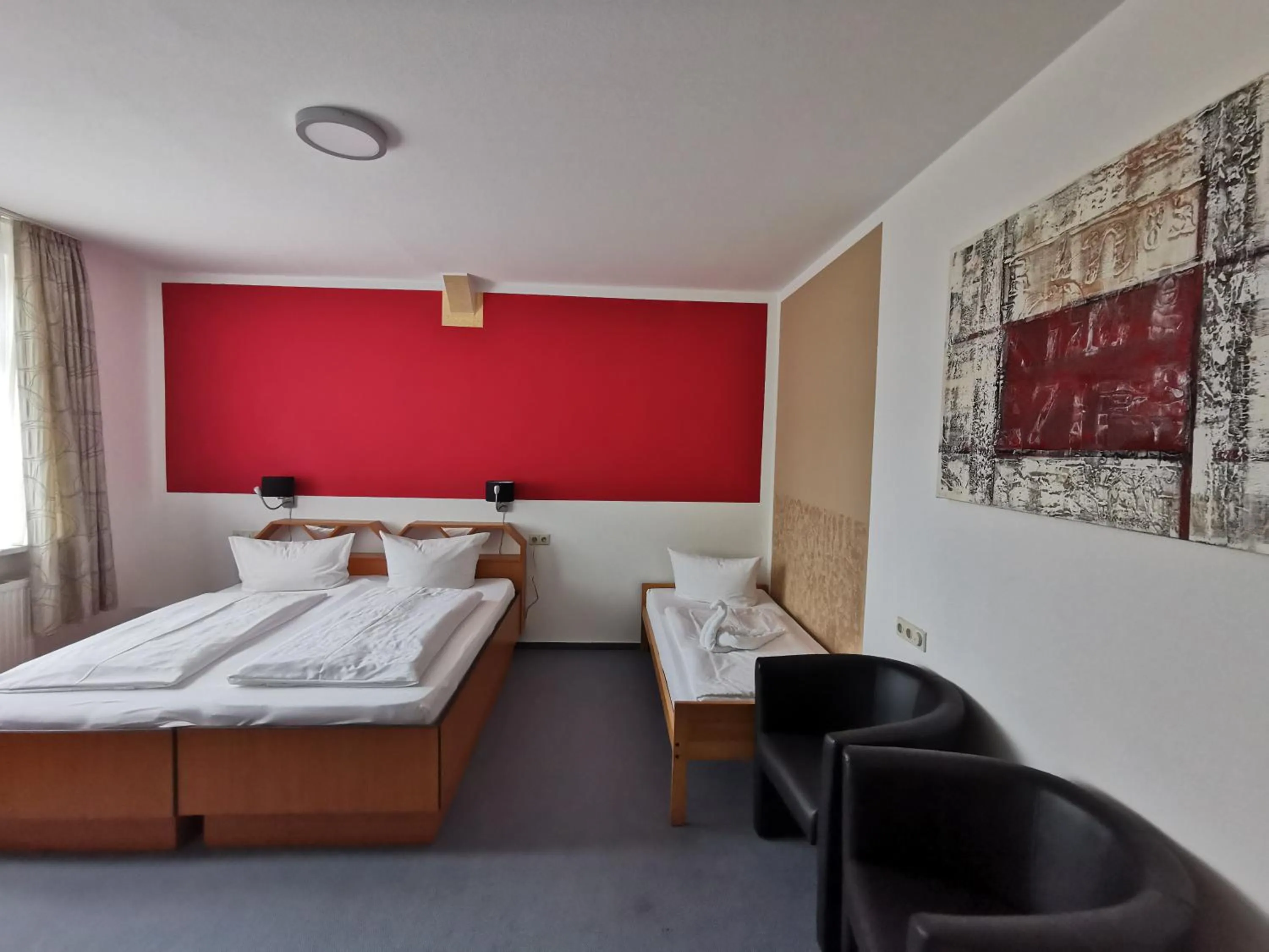 Photo of the whole room, Bed in Hotel Zur Alten Druckerei