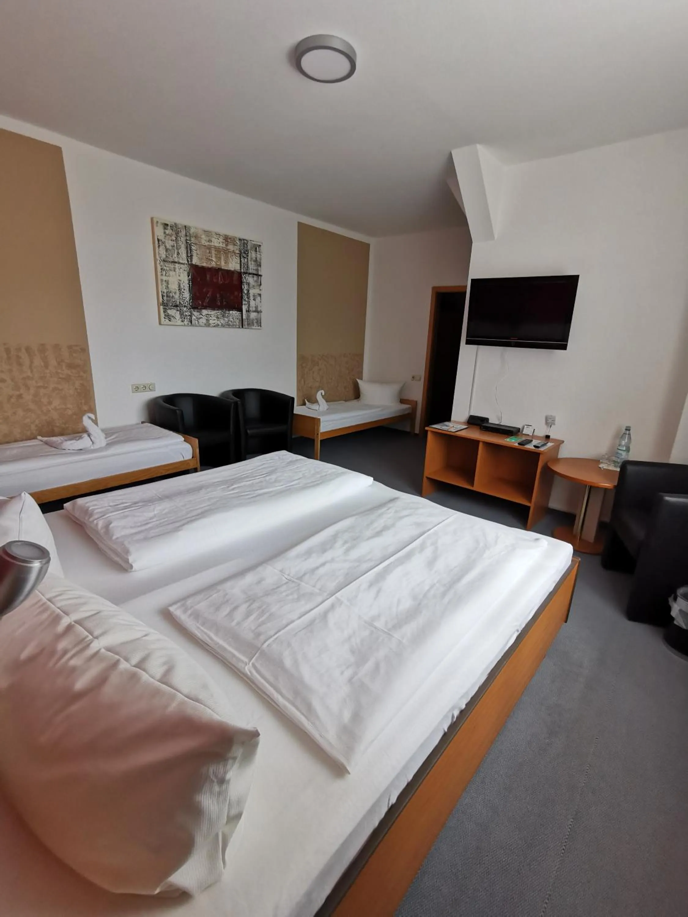 Photo of the whole room, Bed in Hotel Zur Alten Druckerei
