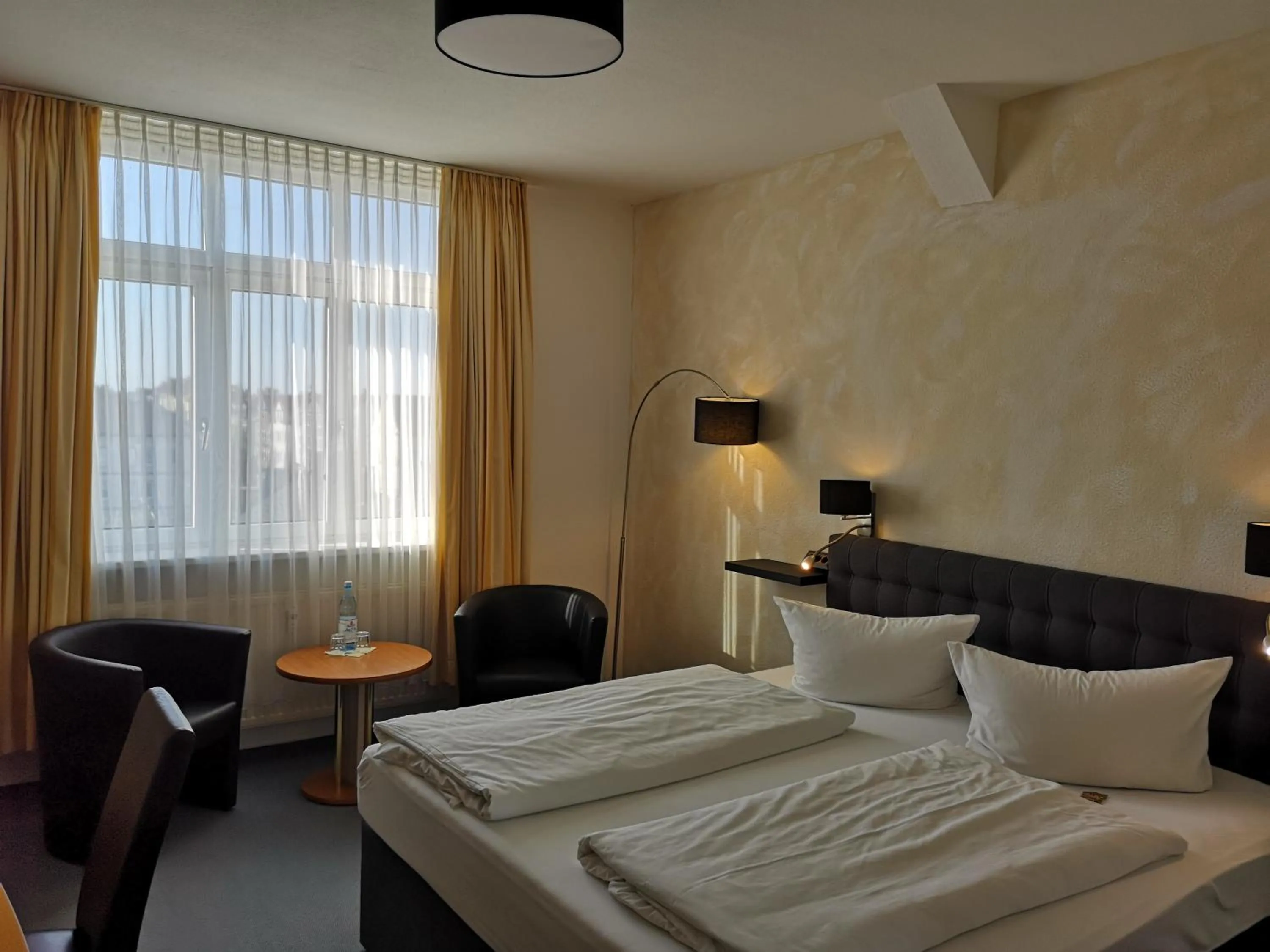 Photo of the whole room, Bed in Hotel Zur Alten Druckerei