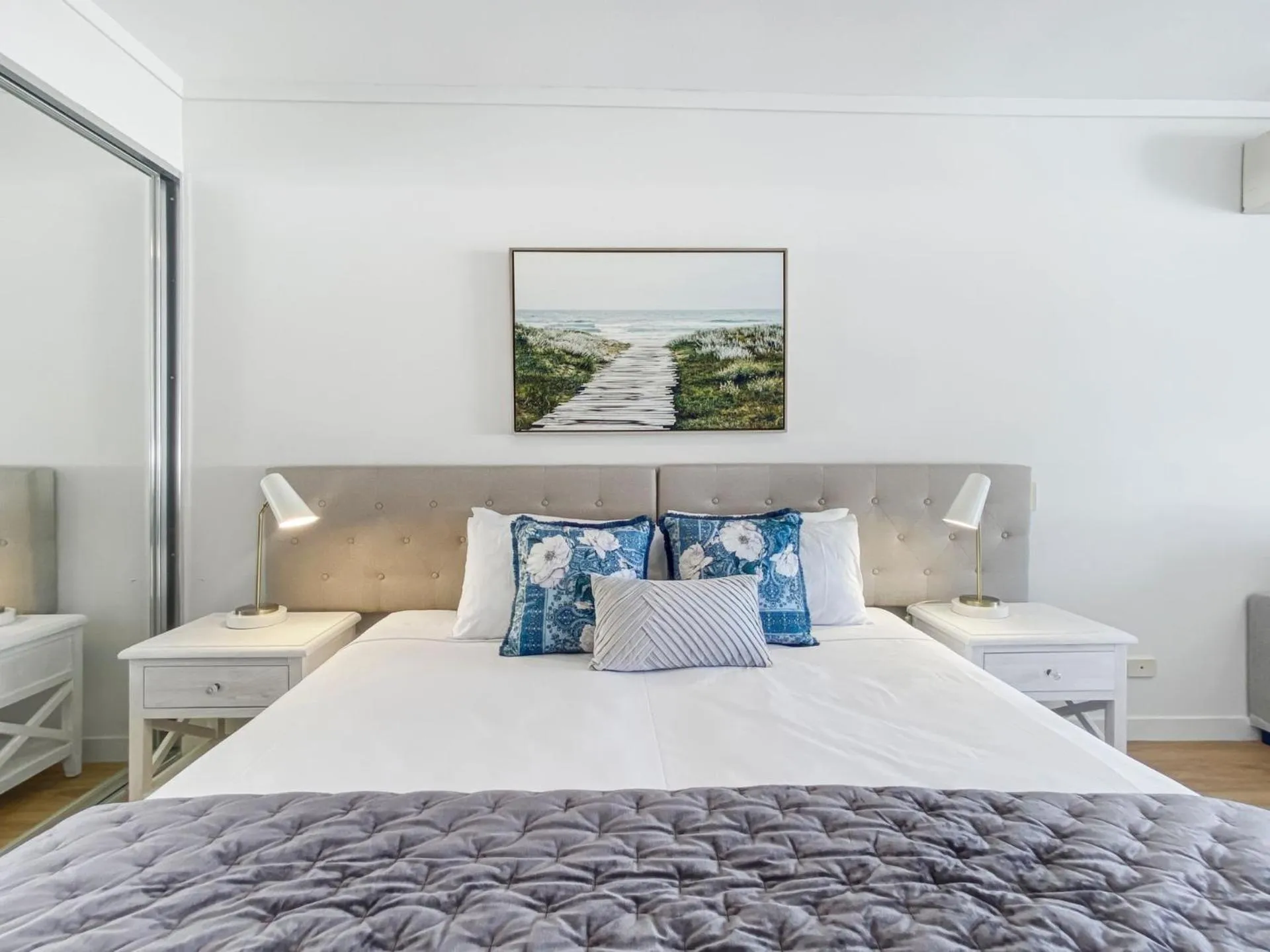 Bed in Blue on Blue Studio Room 1242