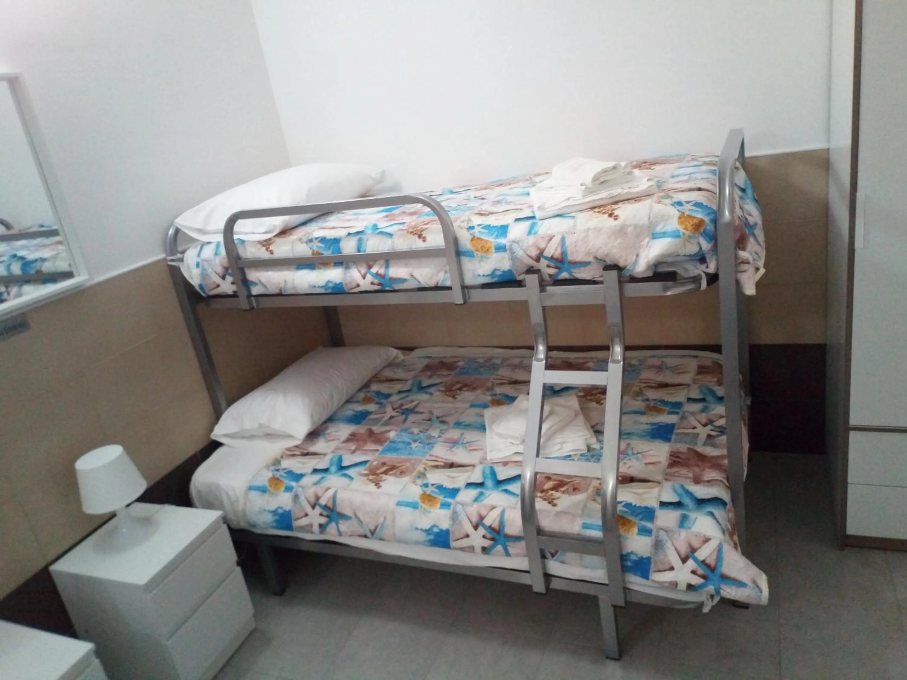 bunk bed, Bed in Coccinella