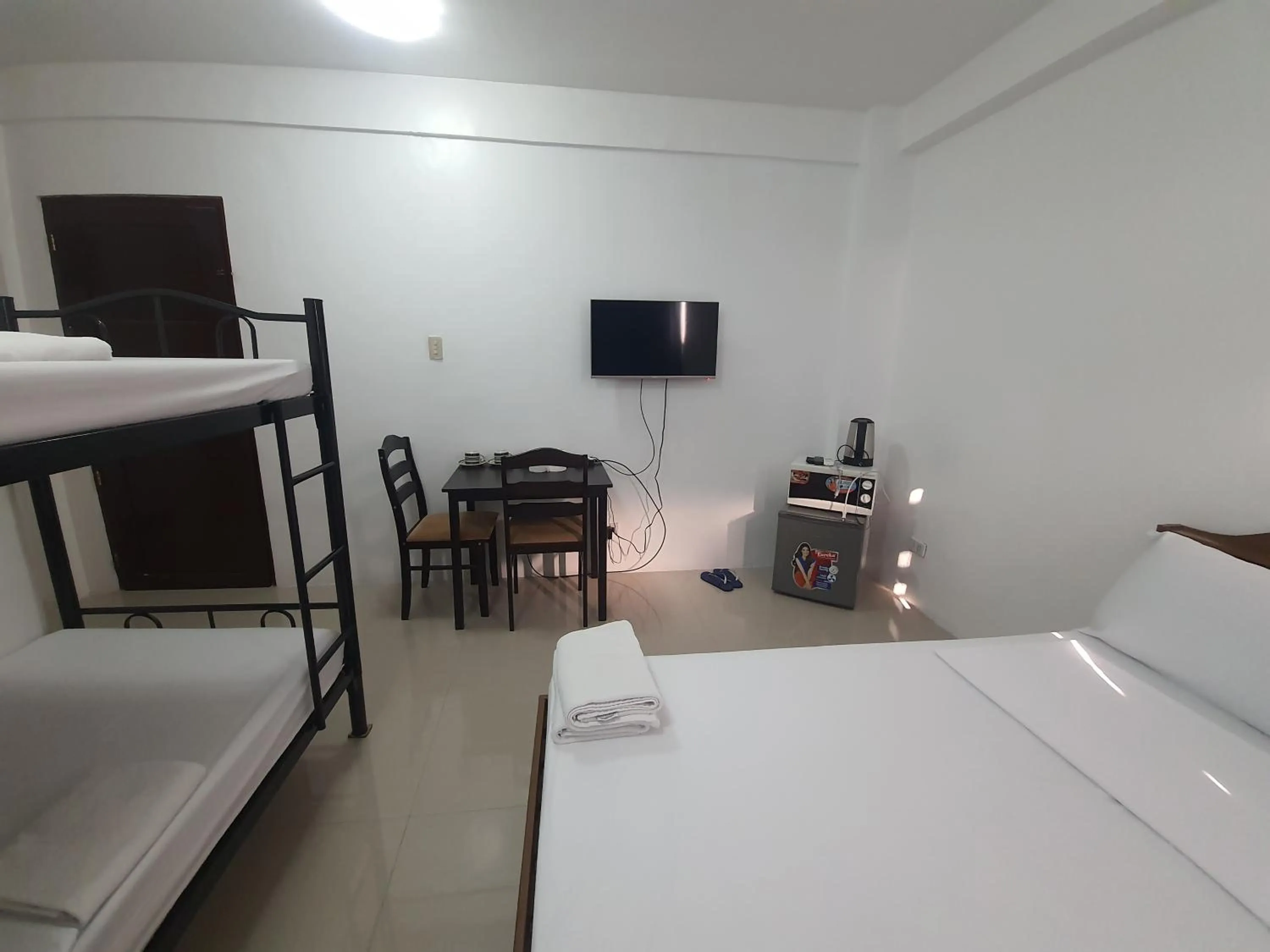 Bedroom, Bed in Alicia Apartment