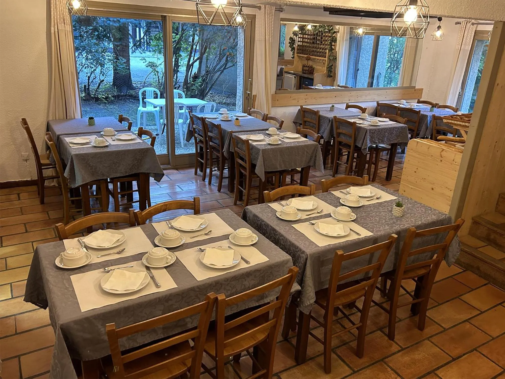 Breakfast in Hôtel Résidence Les Colchiques