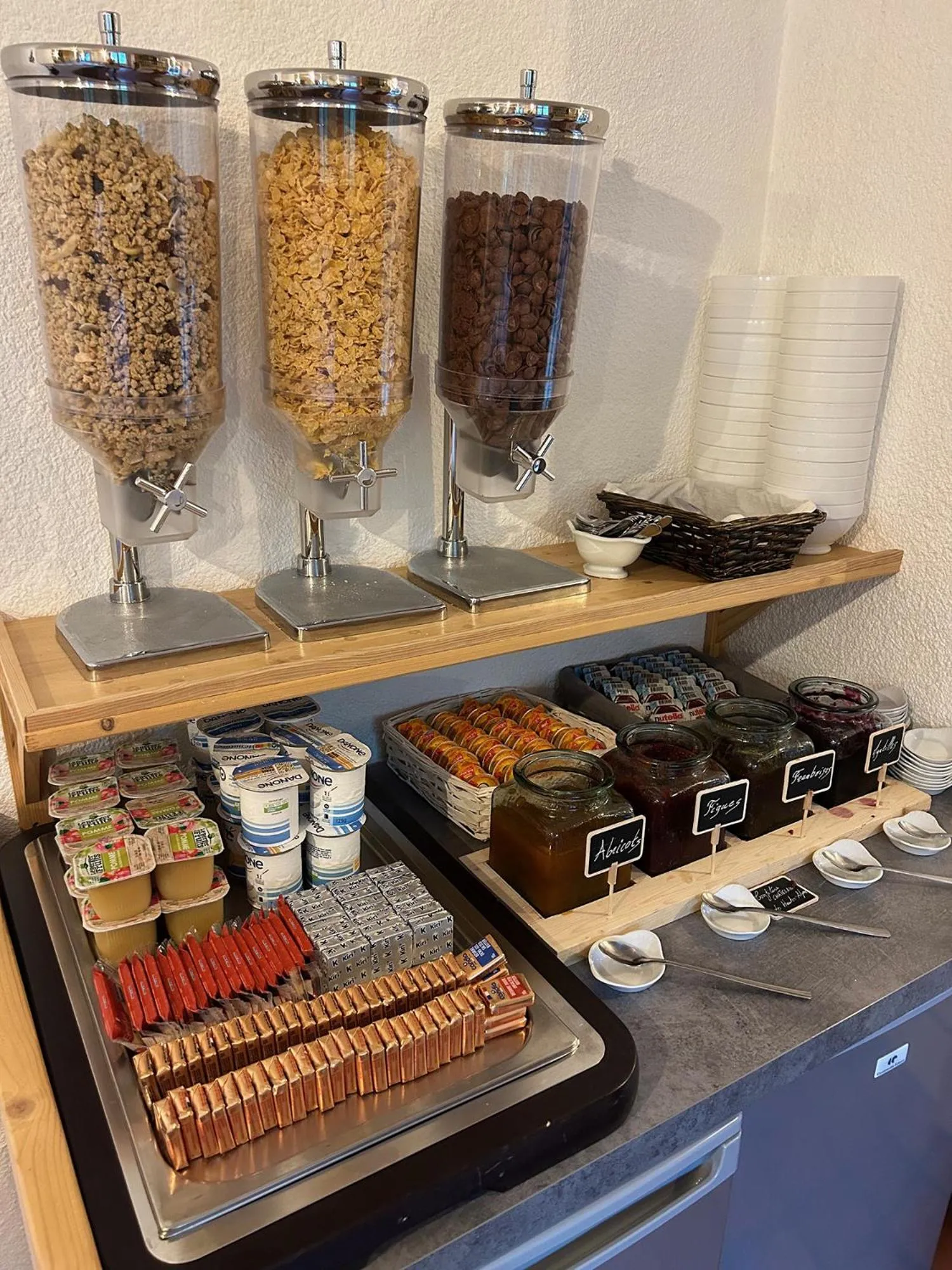 Breakfast in Hôtel Résidence Les Colchiques