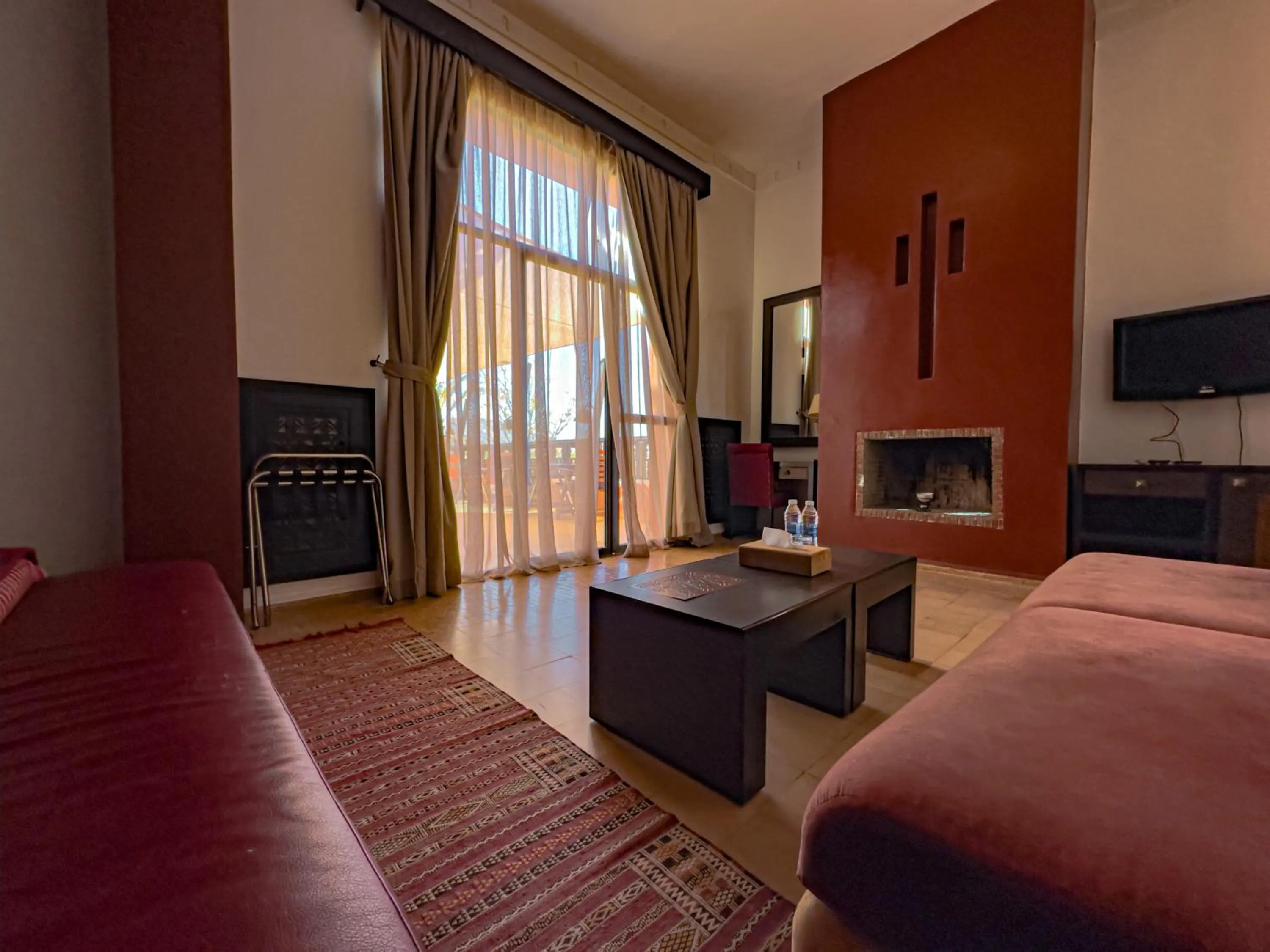 Communal lounge/ TV room in Kasbah Agounsane Hotel & Spa