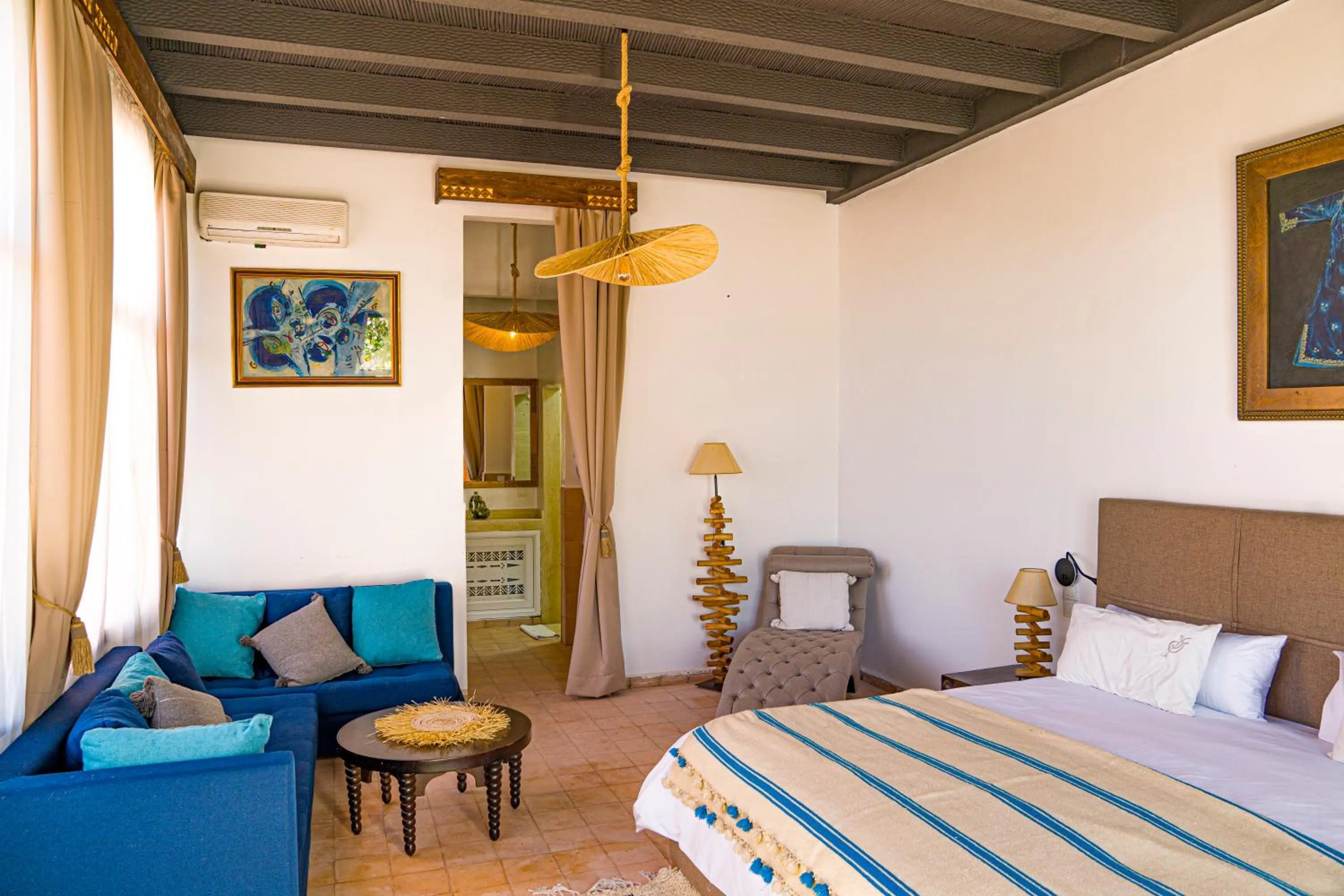 Photo of the whole room, Bed in Kasbah Agounsane Hotel & Spa