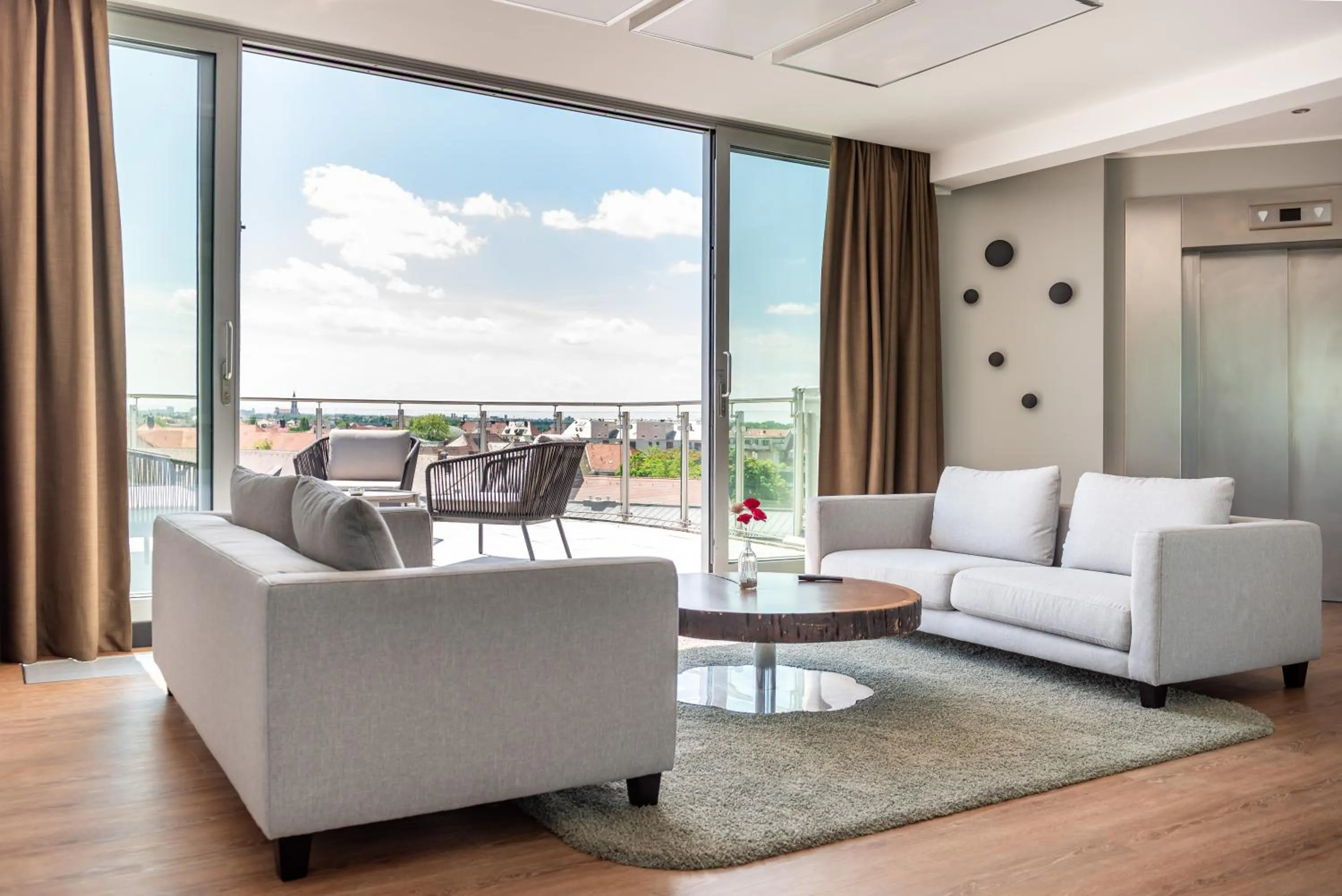 Balcony/Terrace in KOOS Hotel&Apartments - City Aparthotel