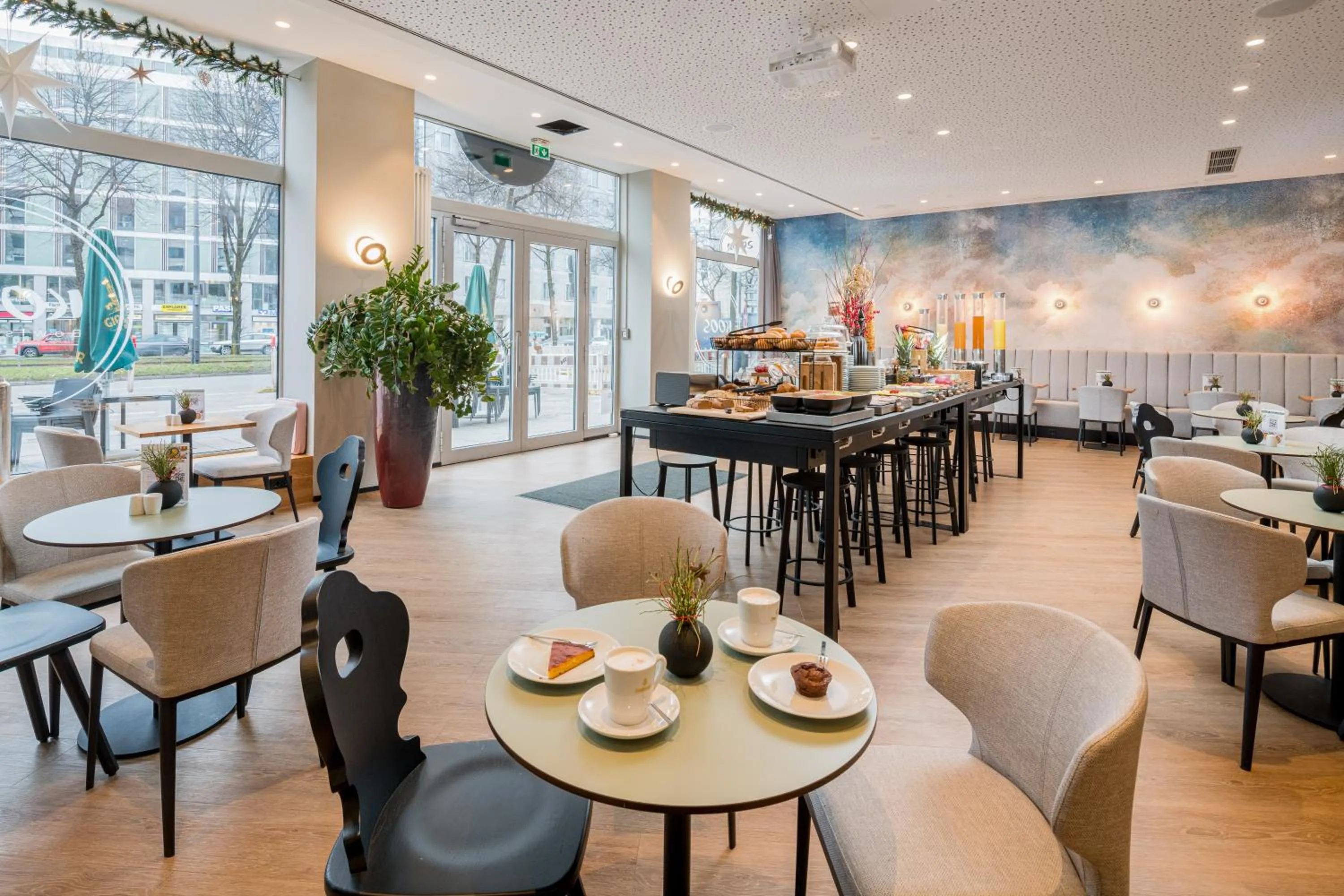 Restaurant/places to eat in KOOS Hotel&Apartments - City Aparthotel