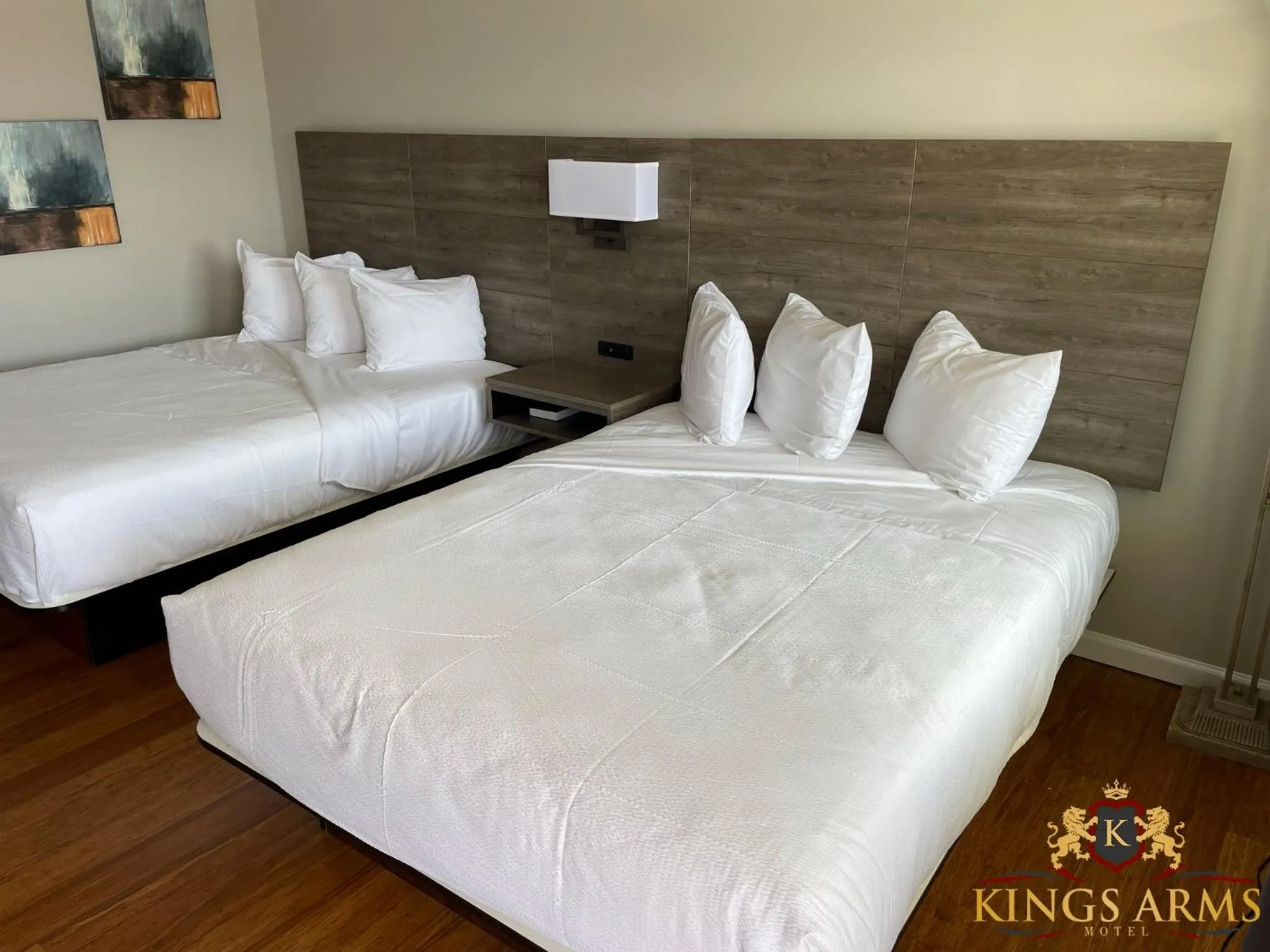 Bed in Kings Arms Motel