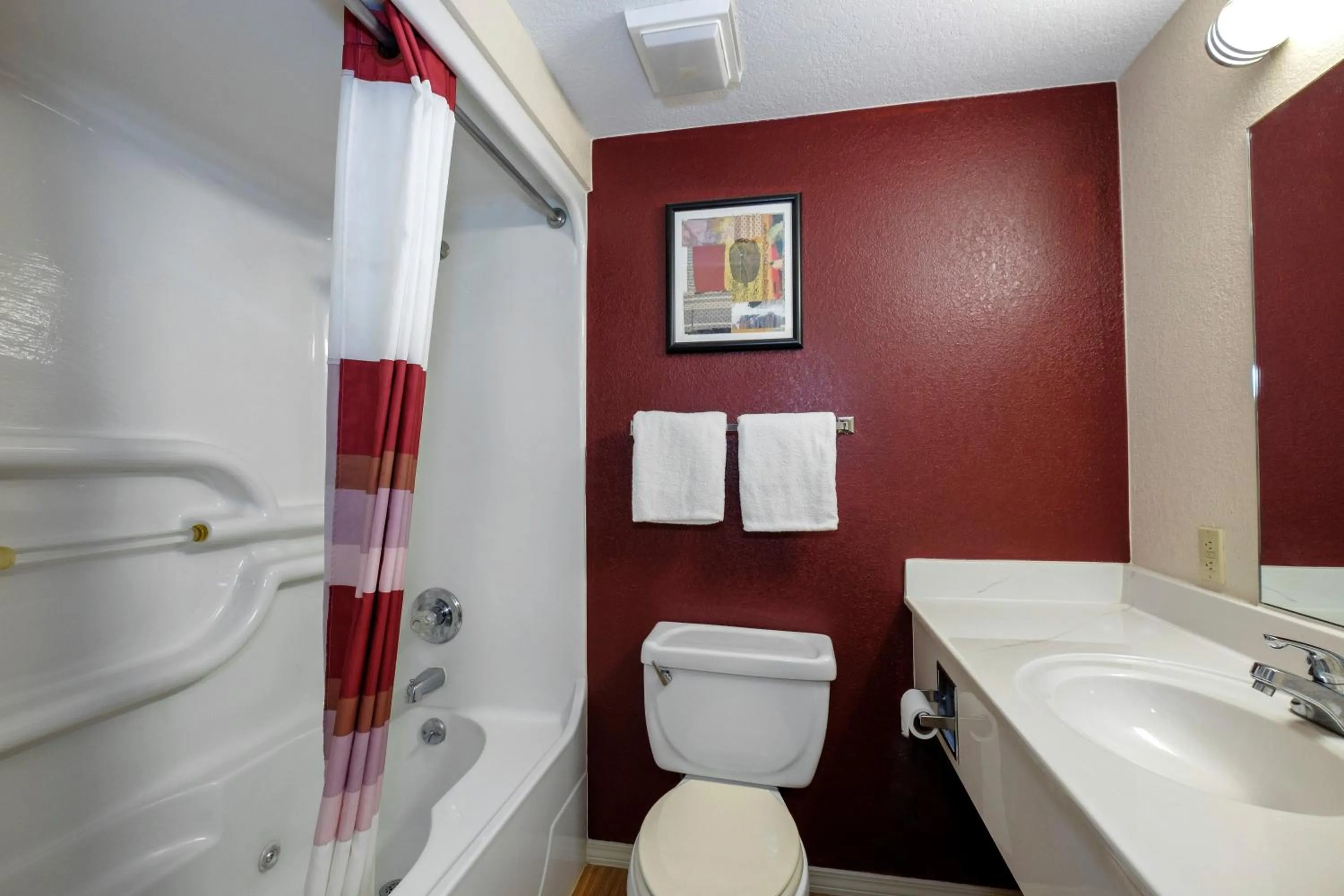 Bathroom in Red Roof Inn Holton