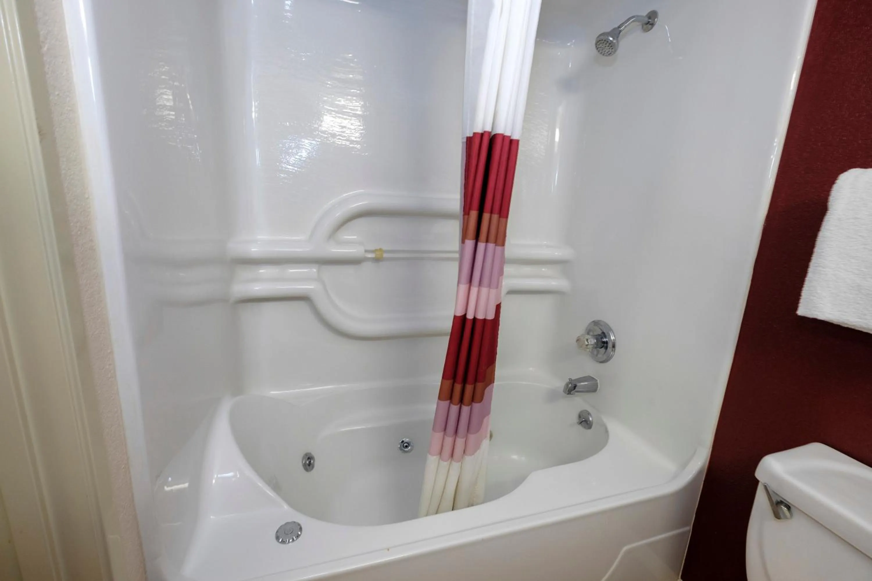 Bathroom in Red Roof Inn Holton