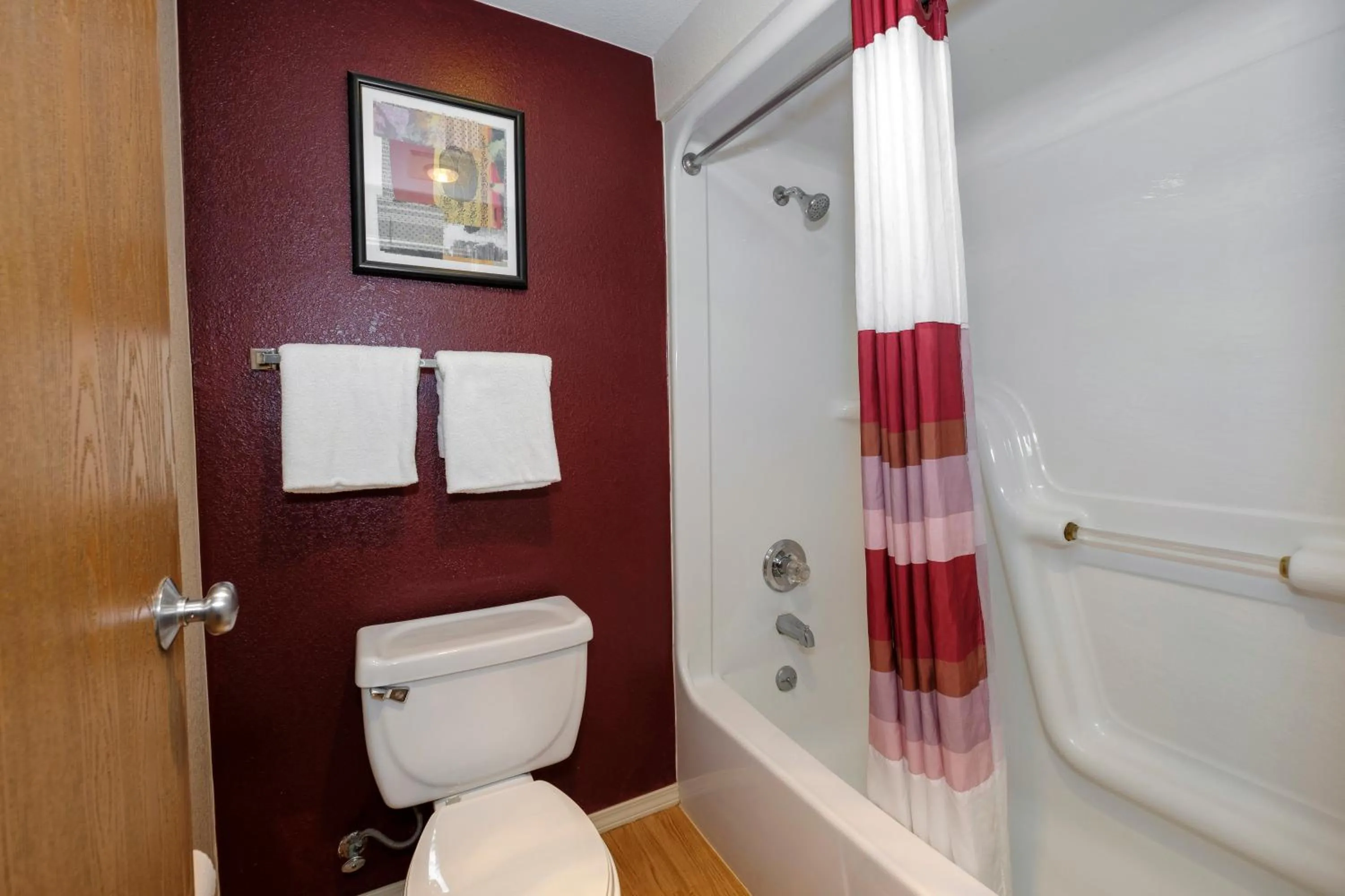 Bathroom in Red Roof Inn Holton