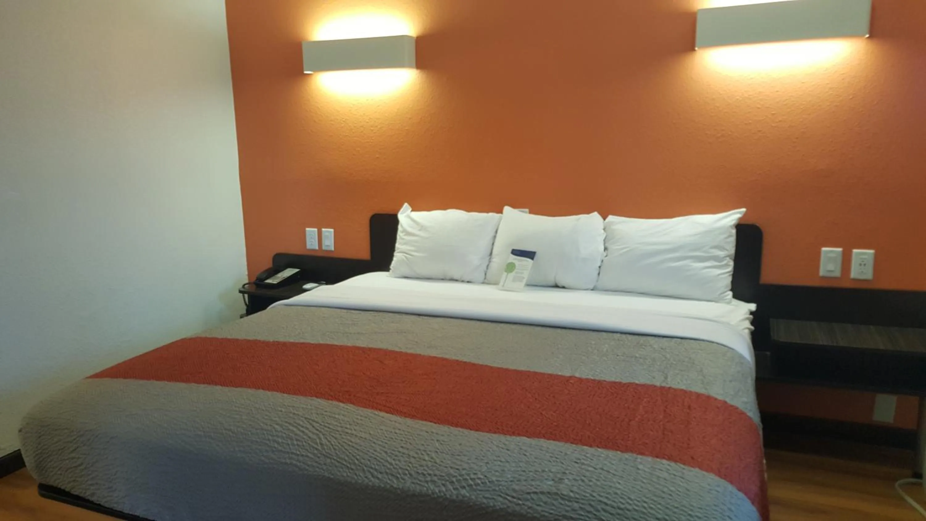 Bed in Motel 6-Columbus, OH - OSU