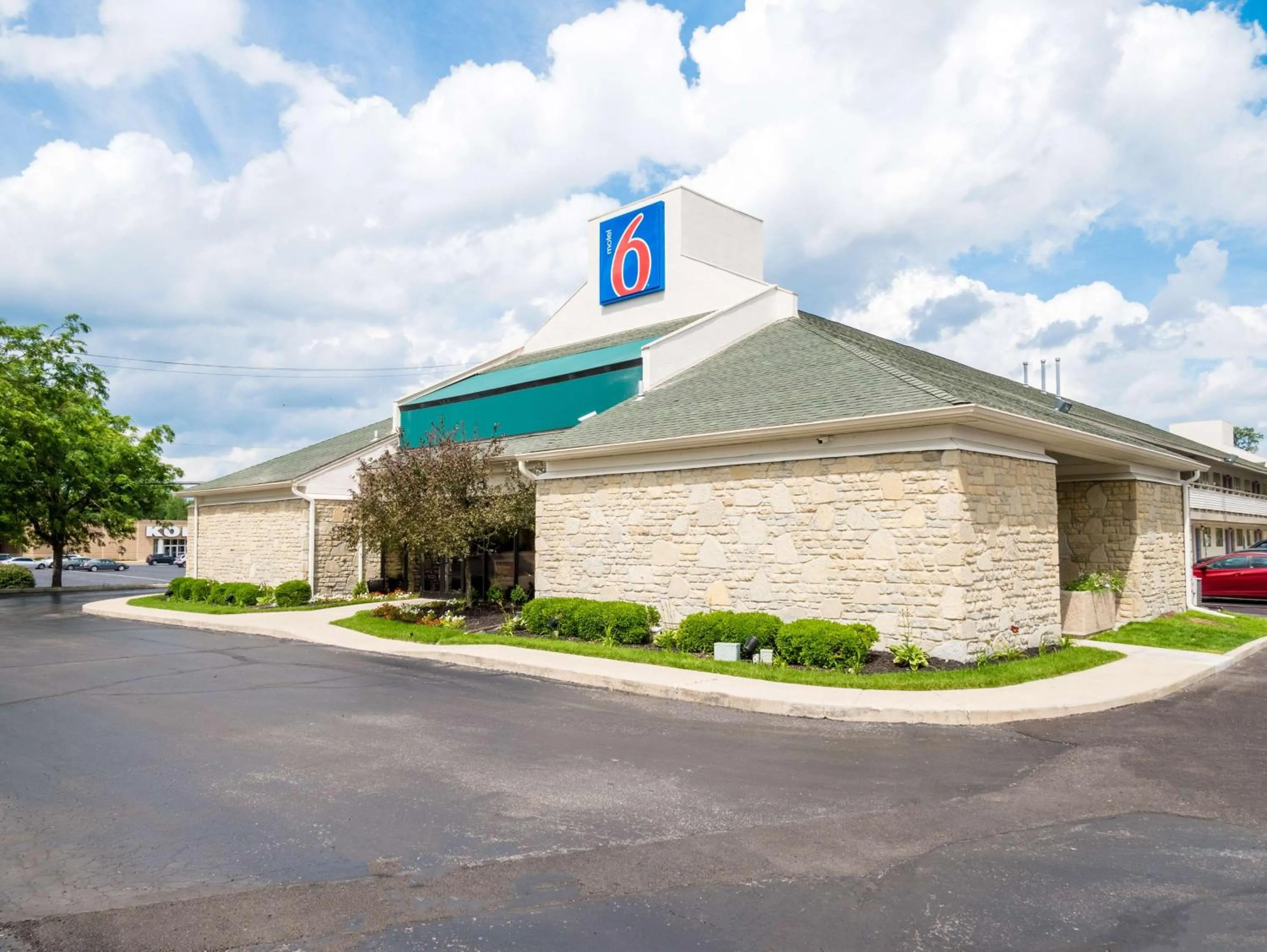 Property building in Motel 6-Columbus, OH - OSU