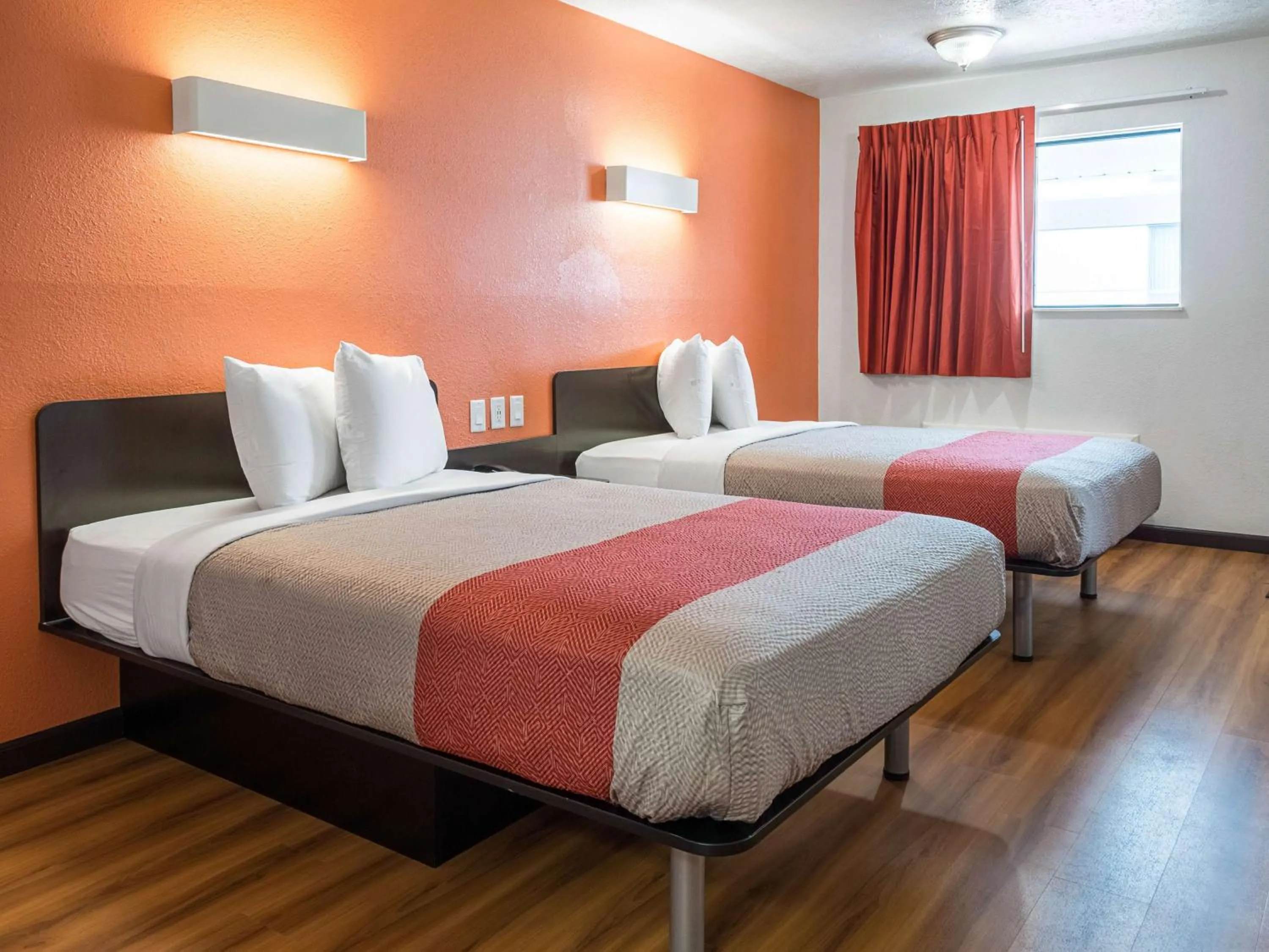 Bedroom, Bed in Motel 6-Columbus, OH - OSU