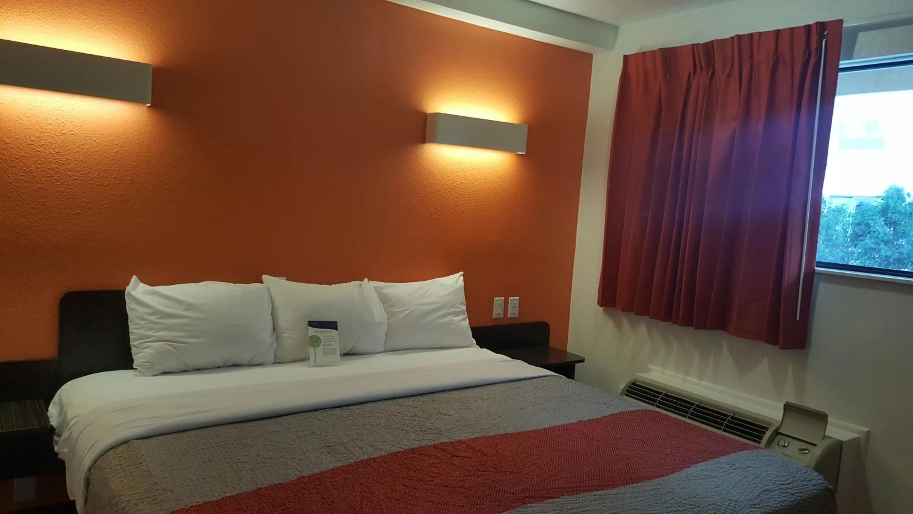 Bed in Motel 6-Columbus, OH - OSU