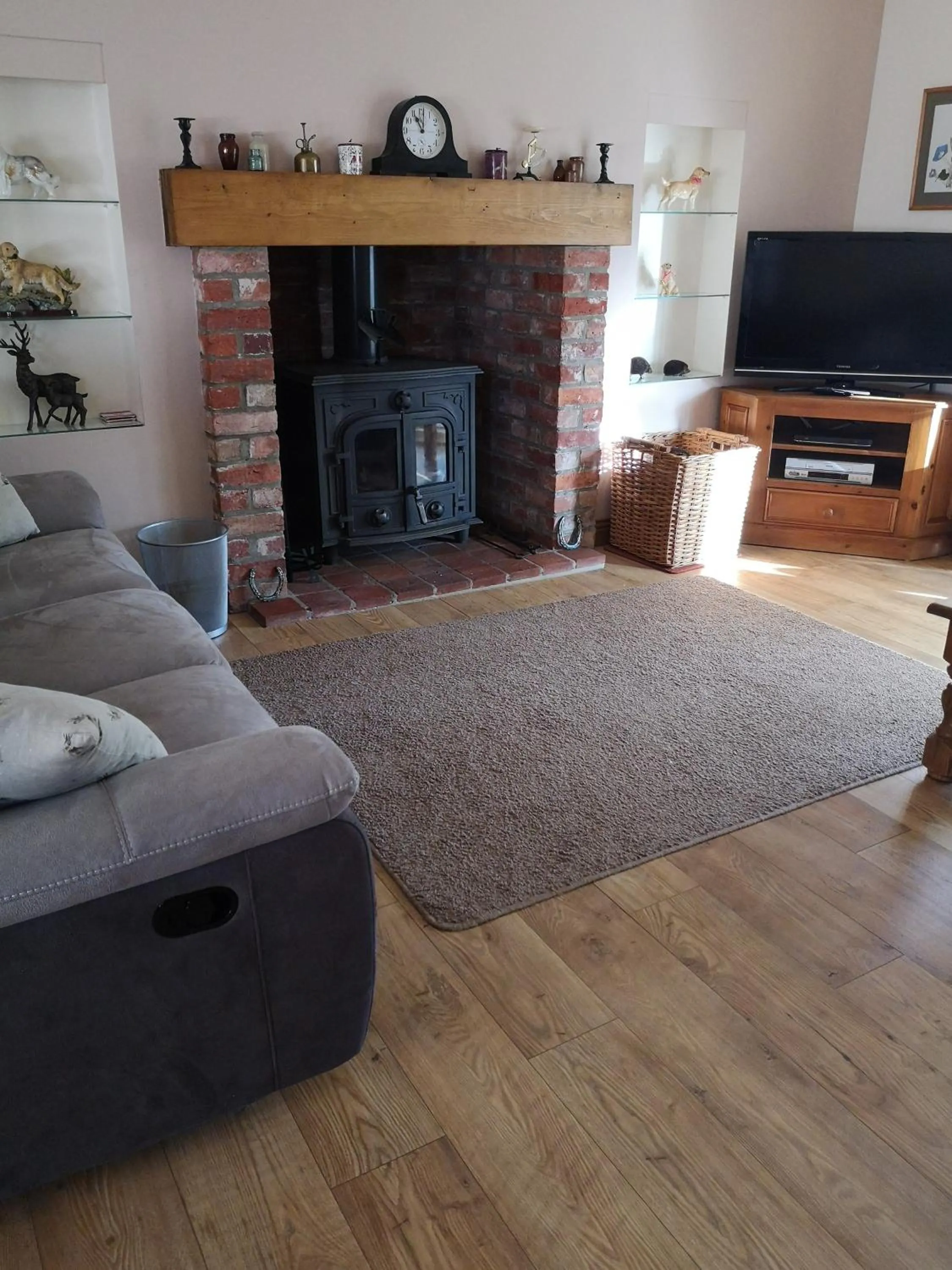 Communal lounge/ TV room in White Cottage B and B