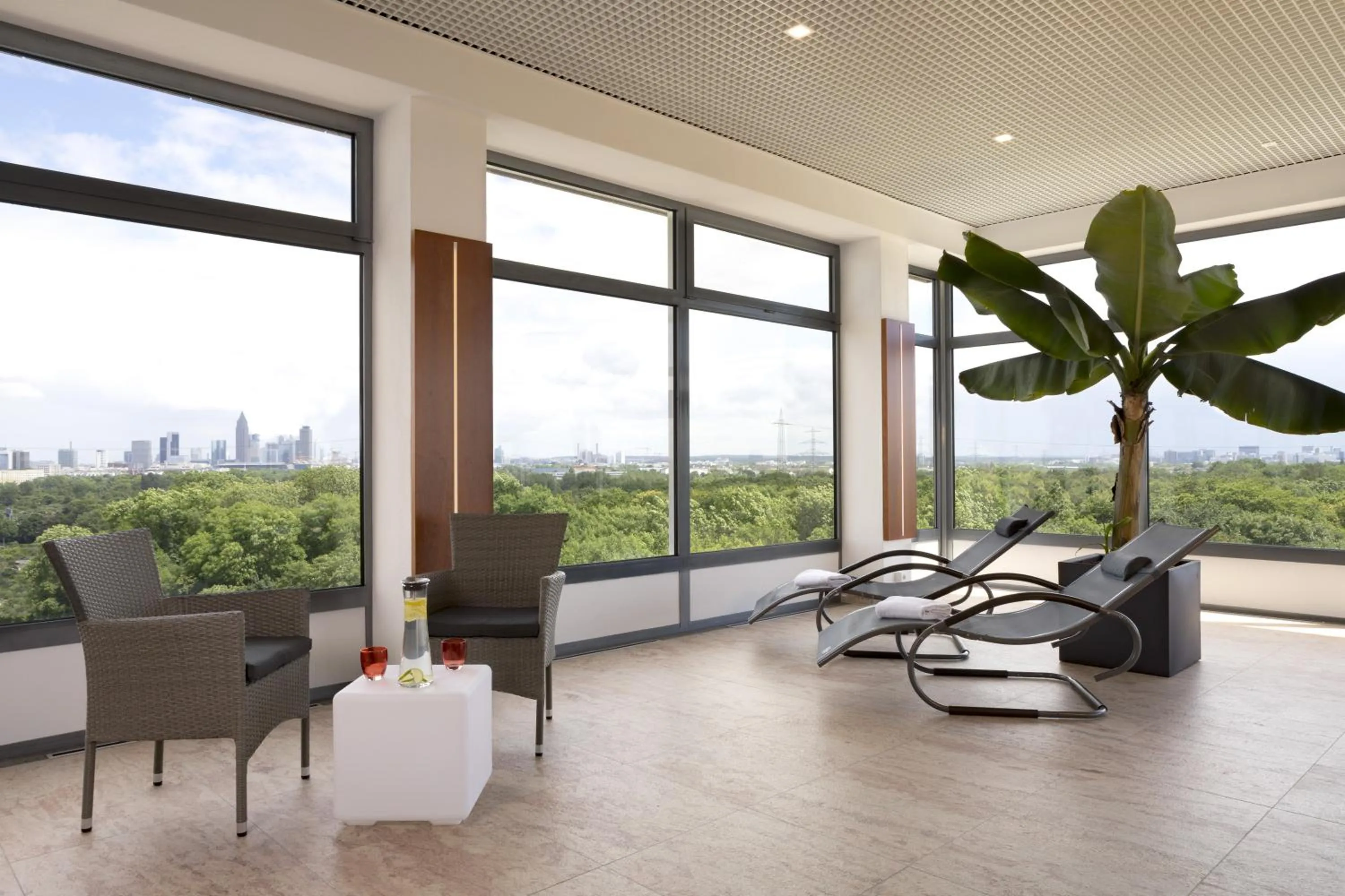 Seating area in SOALTEE Hotel by Trip Inn Frankfurt Messe Tagungshotel