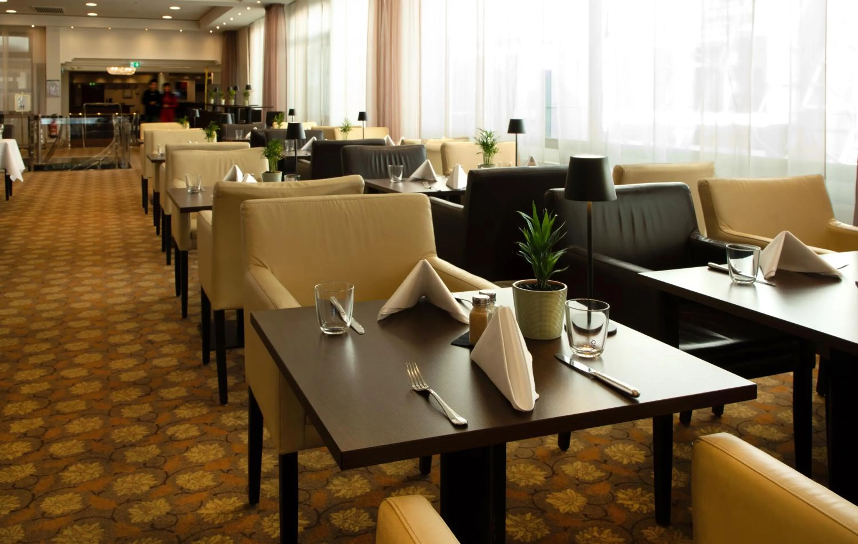 Restaurant/places to eat in H4 Hotel Frankfurt Messe