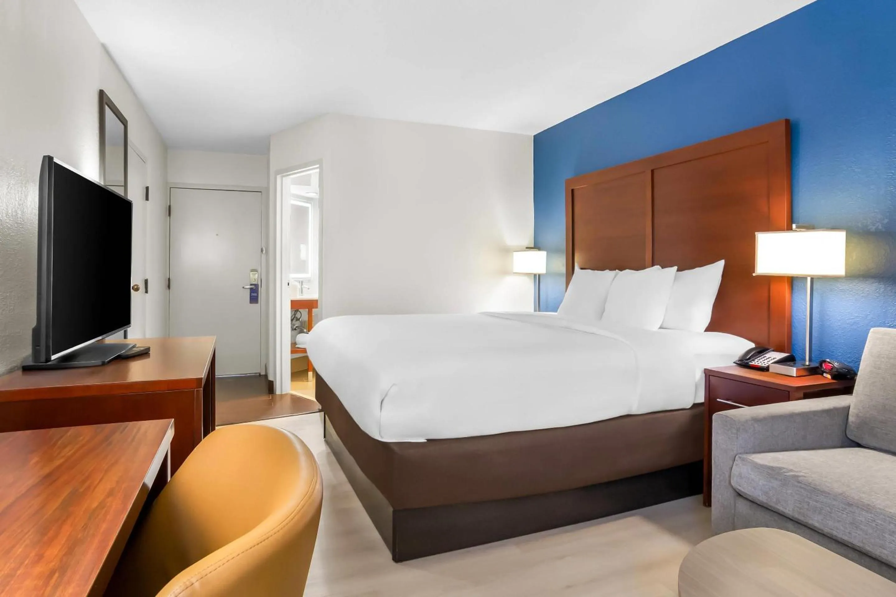 Bedroom, Bed in Comfort Inn Greenville - Haywood Mall