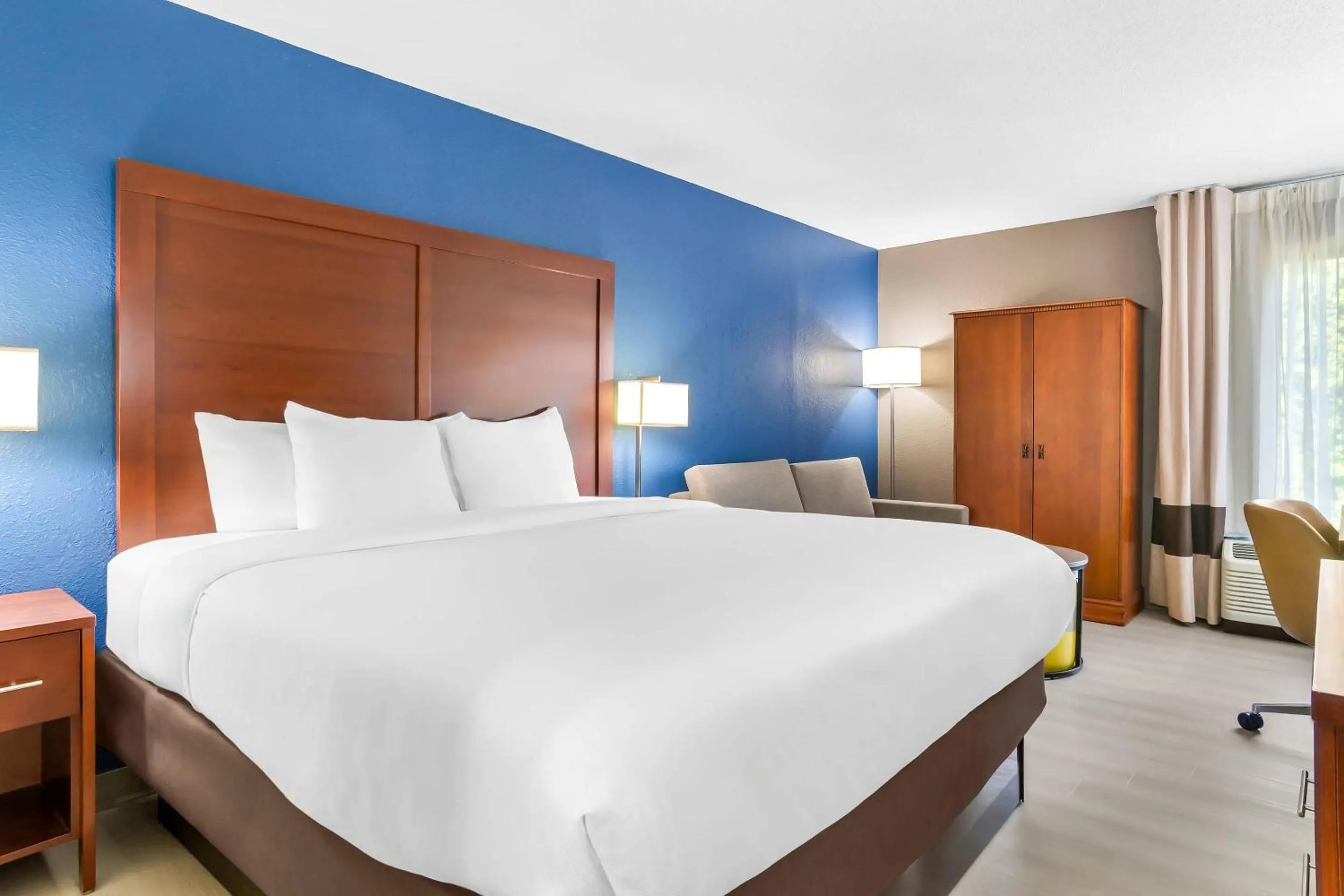 Bedroom, Bed in Comfort Inn Greenville - Haywood Mall