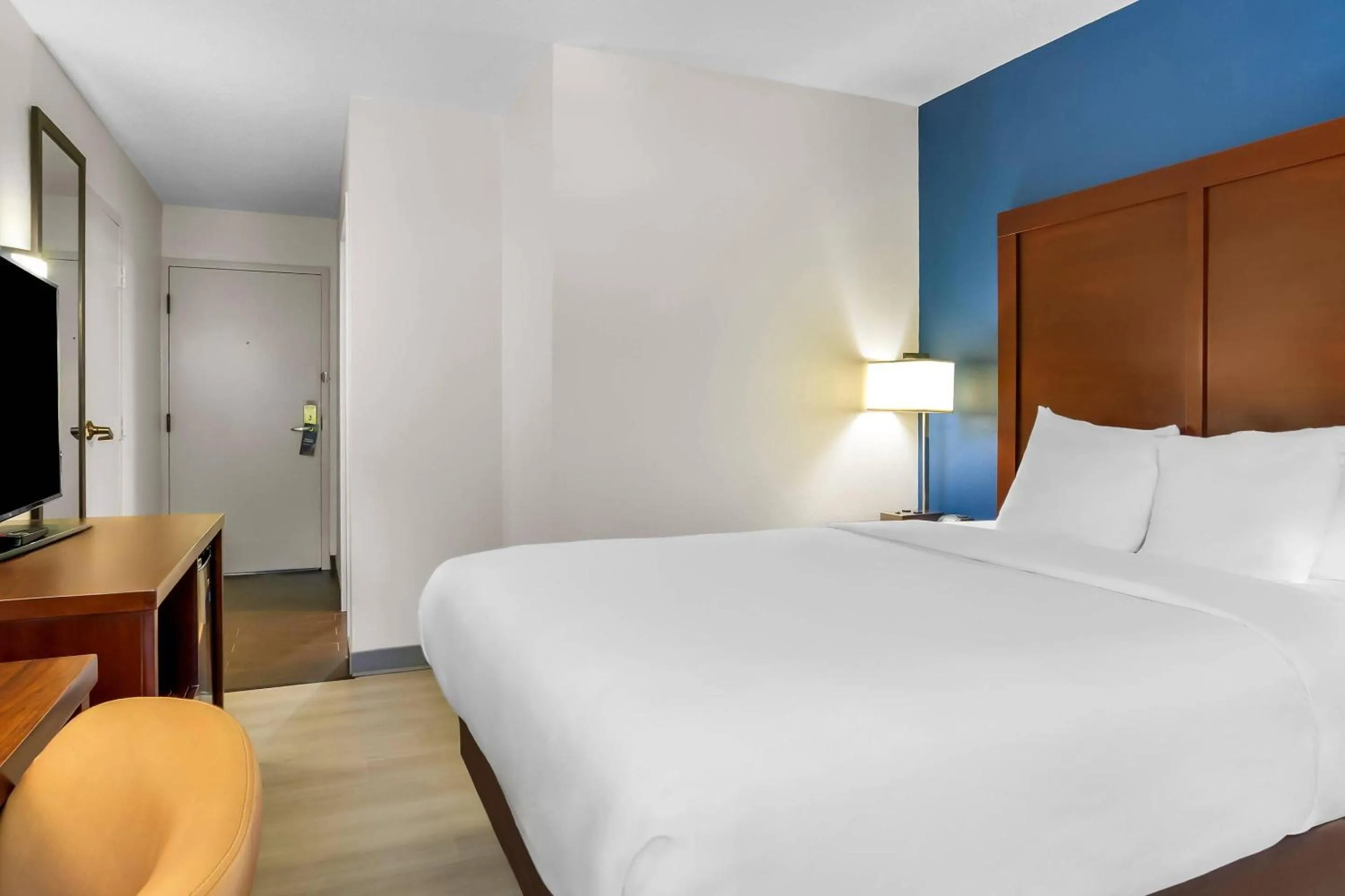 Bedroom, Bed in Comfort Inn Greenville - Haywood Mall